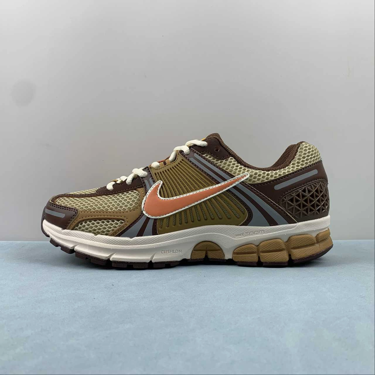 Weekend Fit Zoom Vomero 5 Wheat Grass Gold Suede FB9149-700