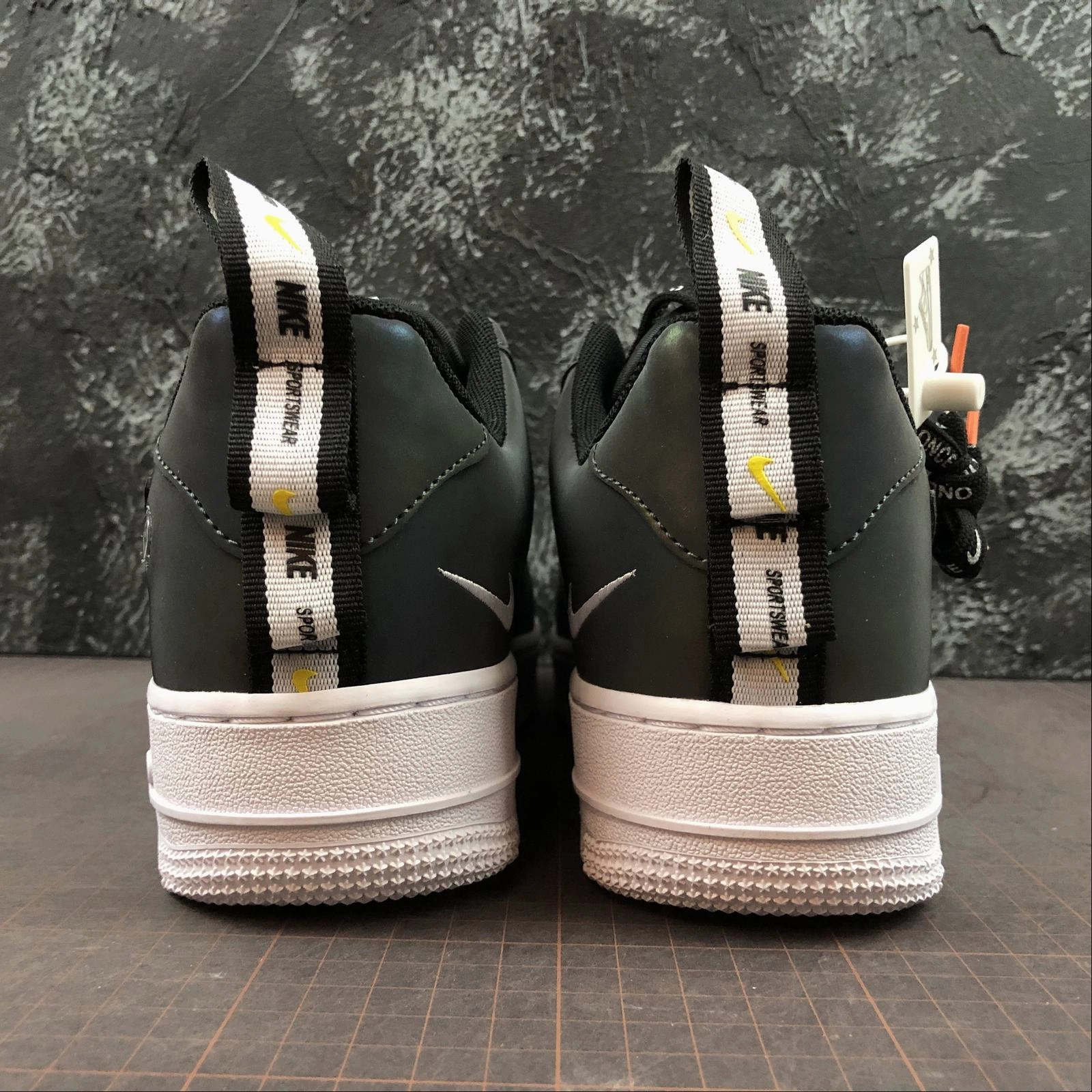 Track Trek Weekend Style Air Force 1 07 SE PRM Chameleon AH6927-103