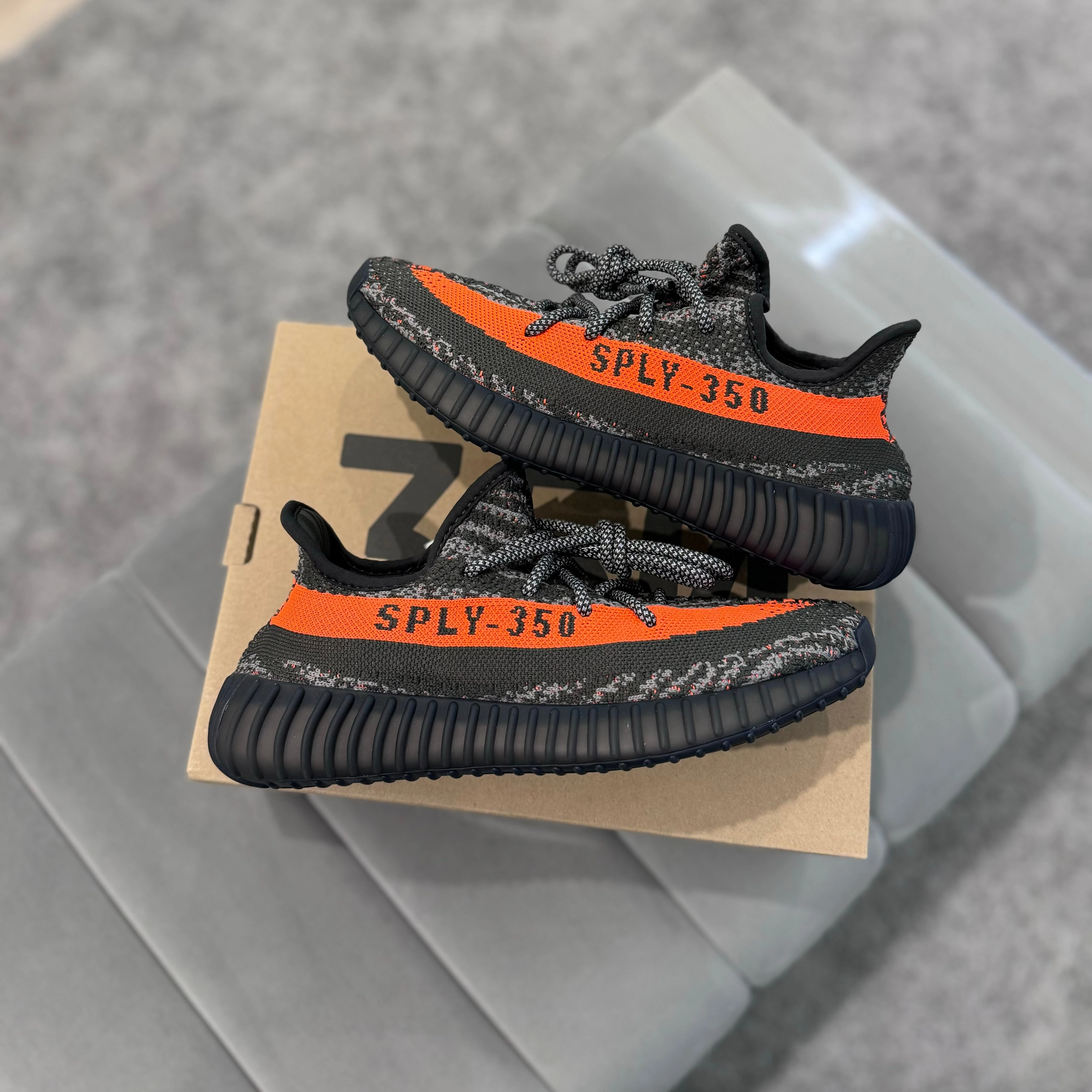 YEEZY 350 V2 'CARBON BELUGA' Lasting Comfort Walking Vibe