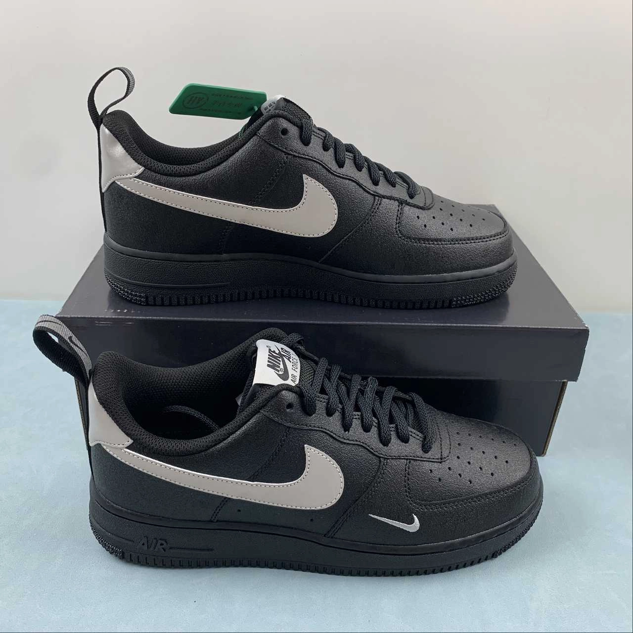 Air Force 1 07 Low LV8 Black Metallic Silver DX8967-001 Weekend Trips Flat Comfort