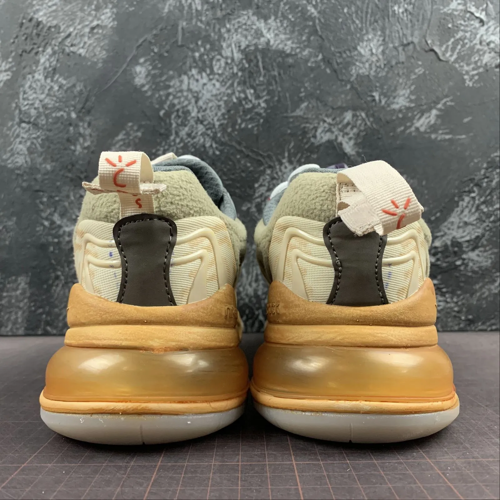 Air Max 270 React Off-White Light Gray Turquoise CT2864-200 relay running option running on a dirt track shoes