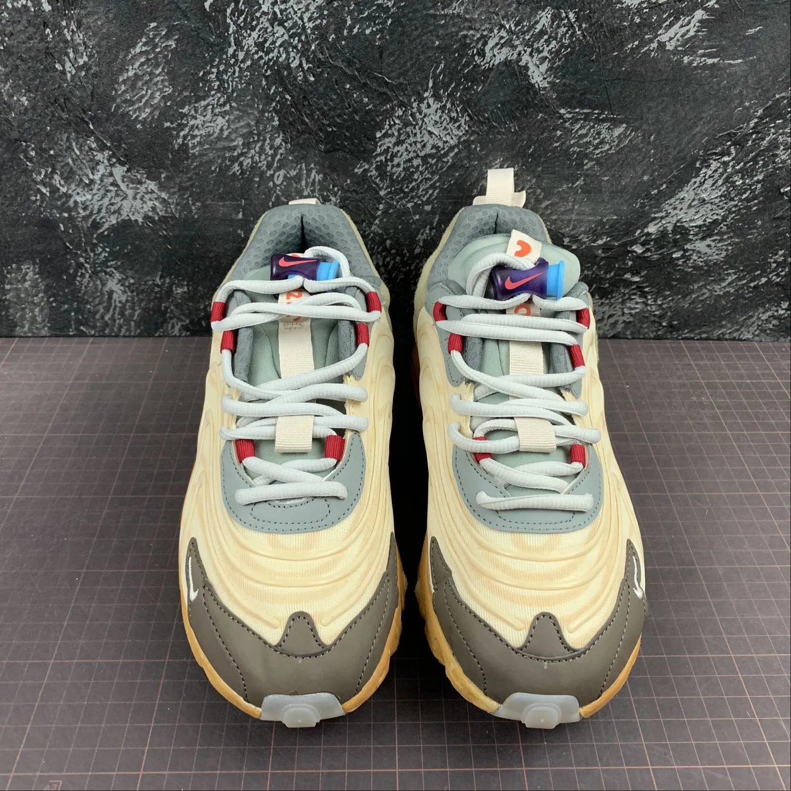 fabric - finish - design shoes Air Max 270 React Off-White Light Gray Turquoise CT2864-200