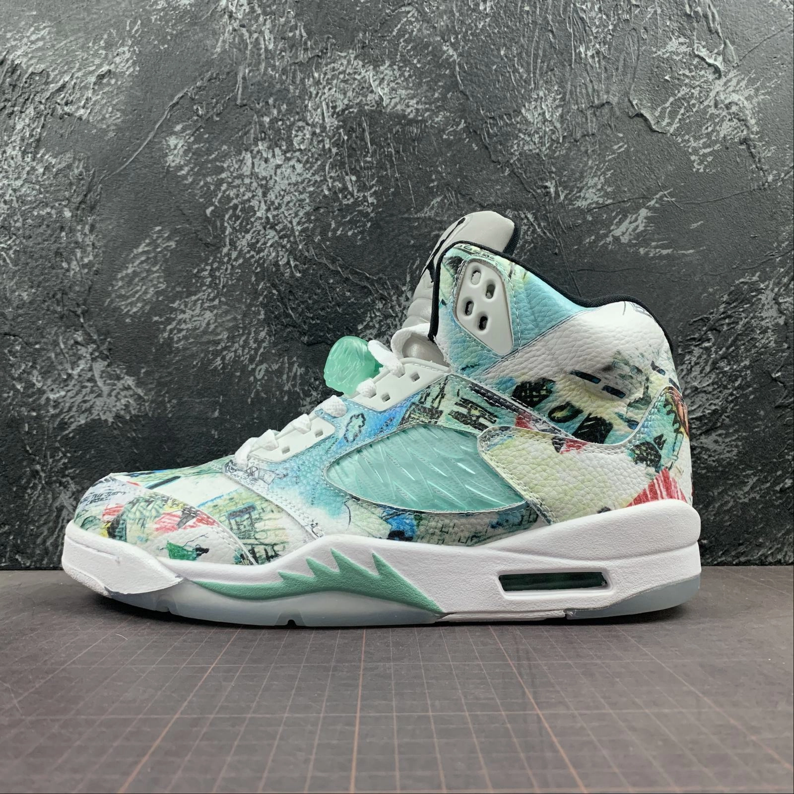 Air Jordan 5 Retro Black Metallic Gole-White AV2405-900 Sport Lifestyle Fit Slip Resistance Hexagon Pattern