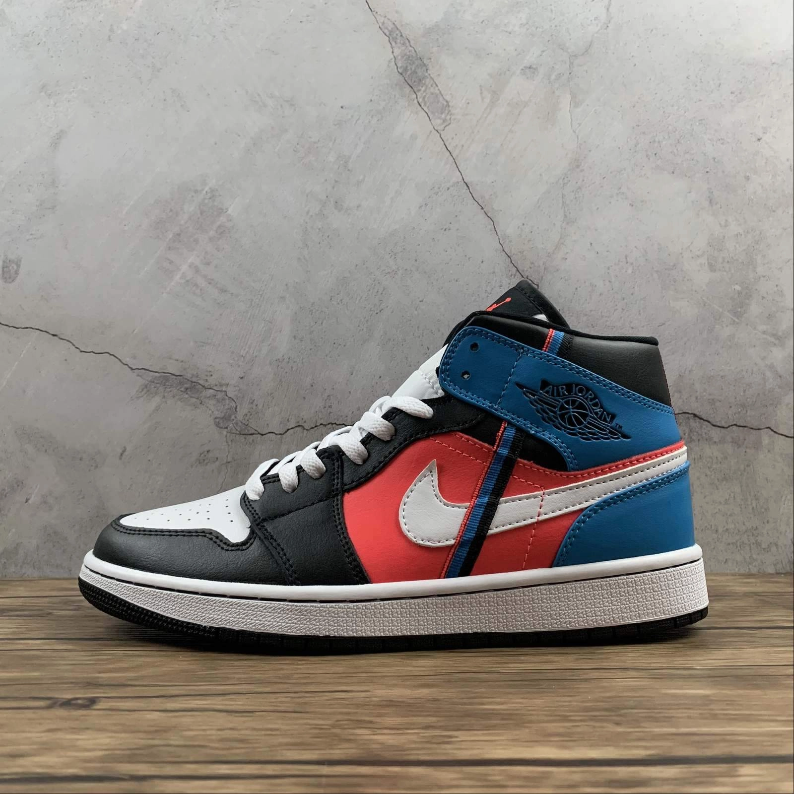 Travel Fit Smooth Feel Air Jordan 1 Mid Game Time Black White-Blue Orbit CU5276-001