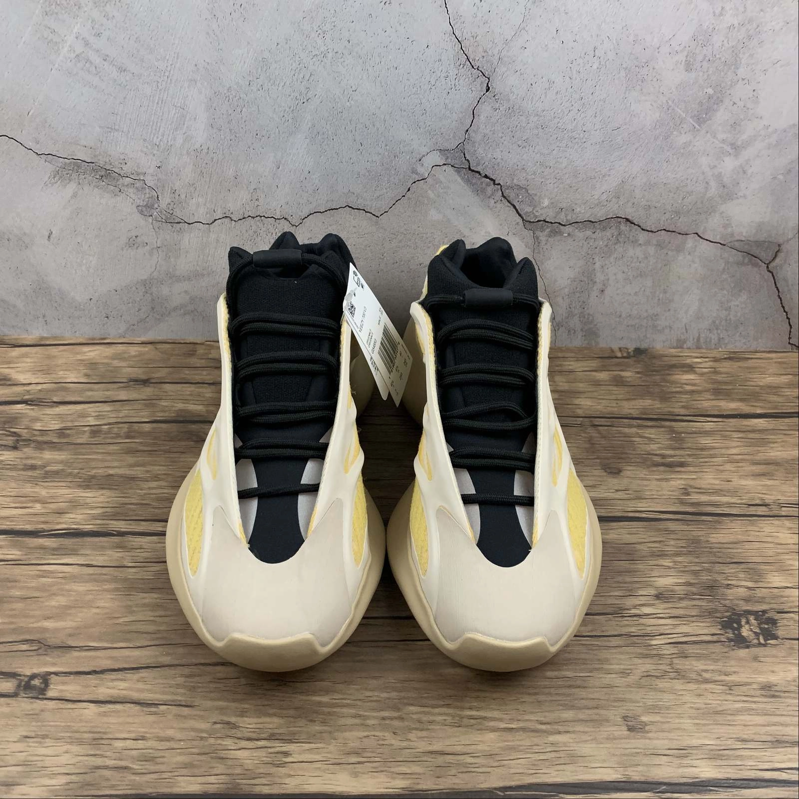material - innovation stretchy - upper shoes Adidas Yeezy Boost 700 V3 Arzareth Azael Safflower G54853