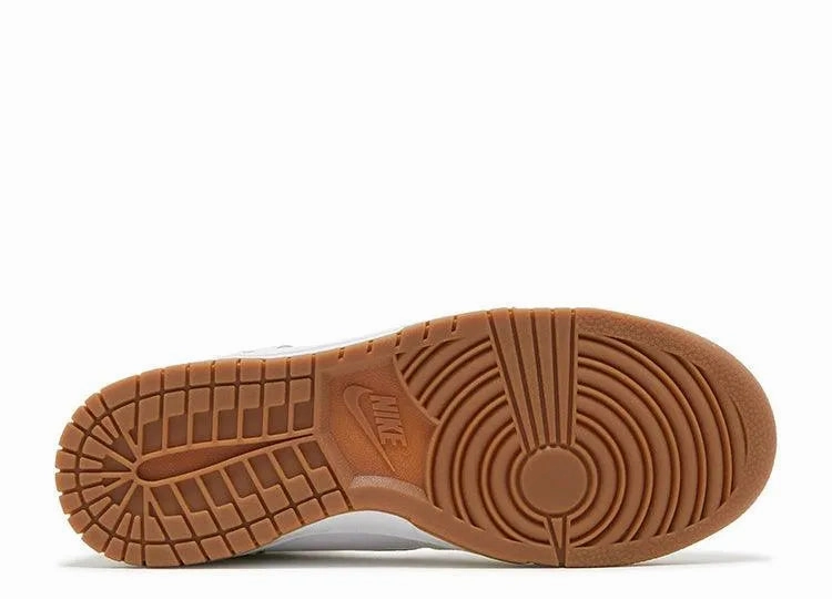 Vibrant fit Nike Dunk High Sail Gum (W)