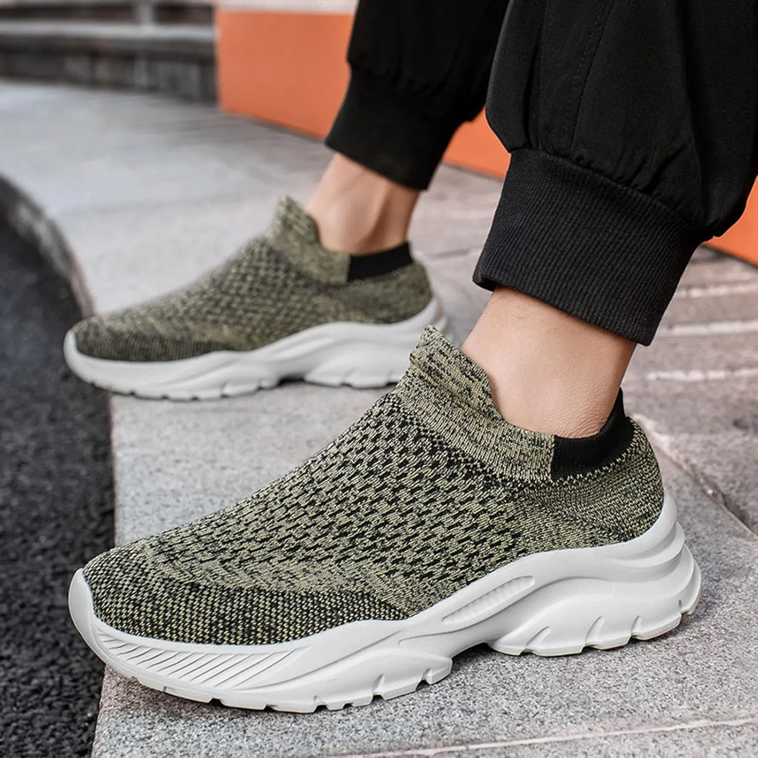 Men Sports Shoes Fashion New Pattern Summer Mesh Breathable Comfortable and Non Slip Sneaker Shoes for Men Workout