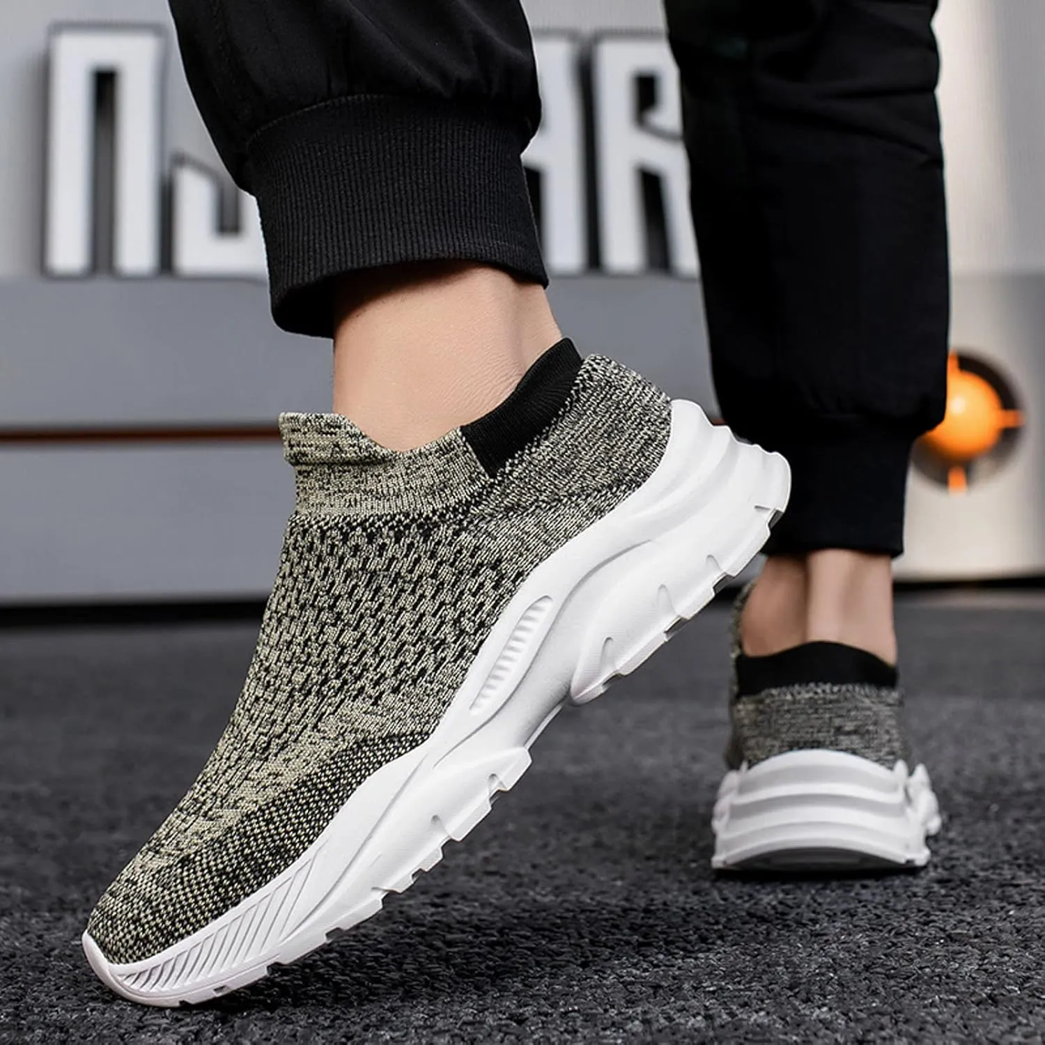 Men Sports Shoes Fashion New Pattern Summer Mesh Breathable Comfortable and Non Slip Sneaker Shoes for Men Workout