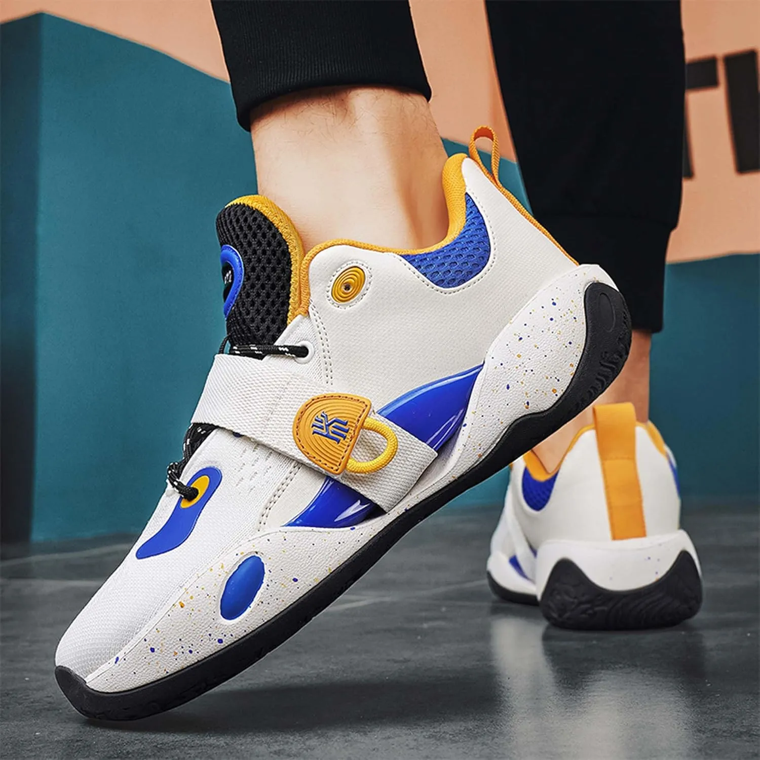Men Women Professional Basketball Shoes Fashion Sneakers Indoor or Outdoor Training Running Shoes Teenagers Street Fighting Basketball Sneakers
