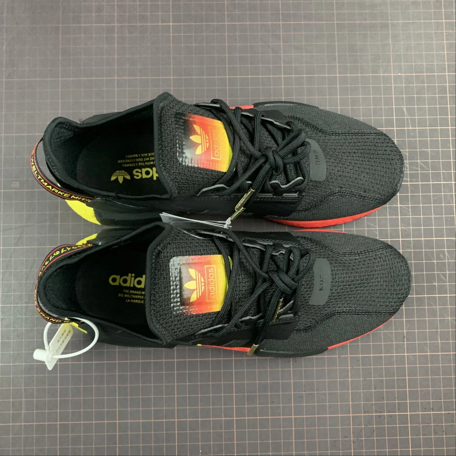 high - performance running shoes Dark color choice Adidas NMD R1 V2 Munich