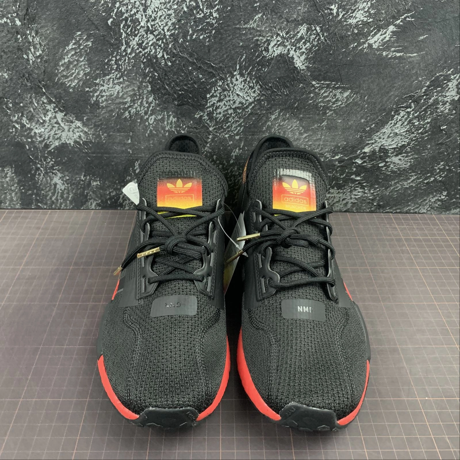style - specific shoes Adidas NMD R1 V2 Munich