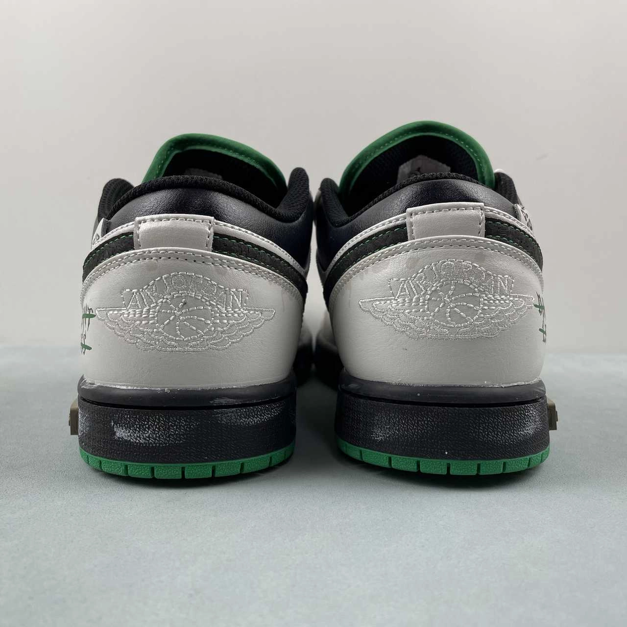All-weather sole Air Jordan 1 Low Black Black Lucky Green White 553558-065