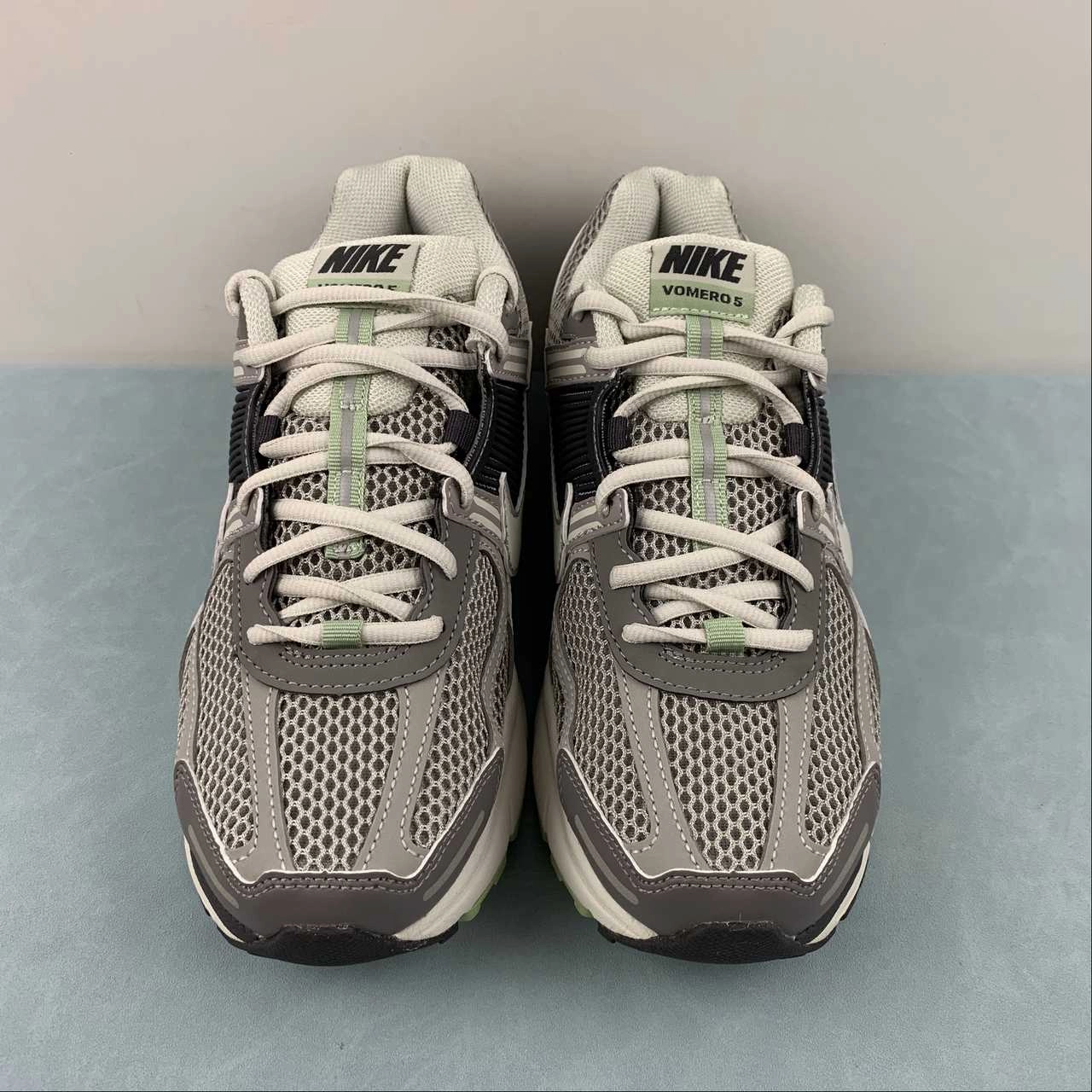 Flexible Support Quick Start Zoom Vomero 5 Cobblestone Flat Pewter Light Bone FB8825-001