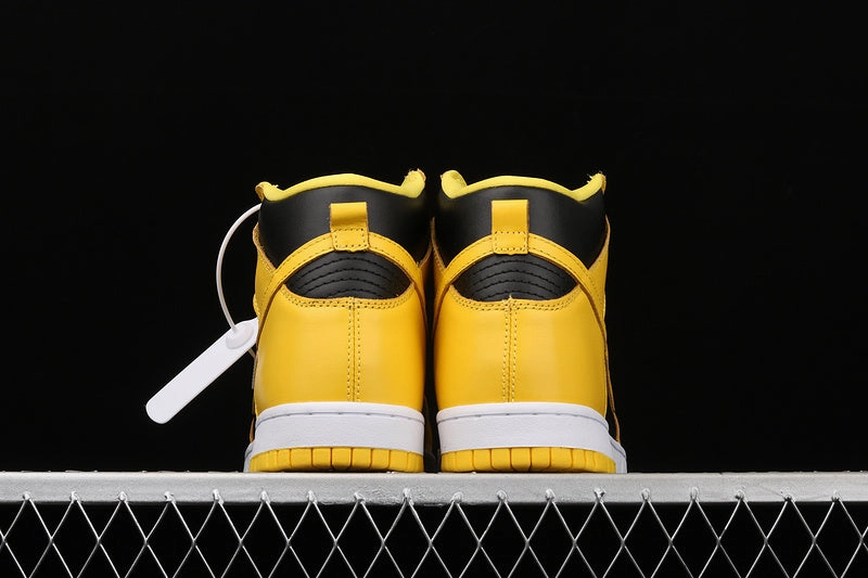 Streamlined ease SB Dunk High Pro Black Yellow