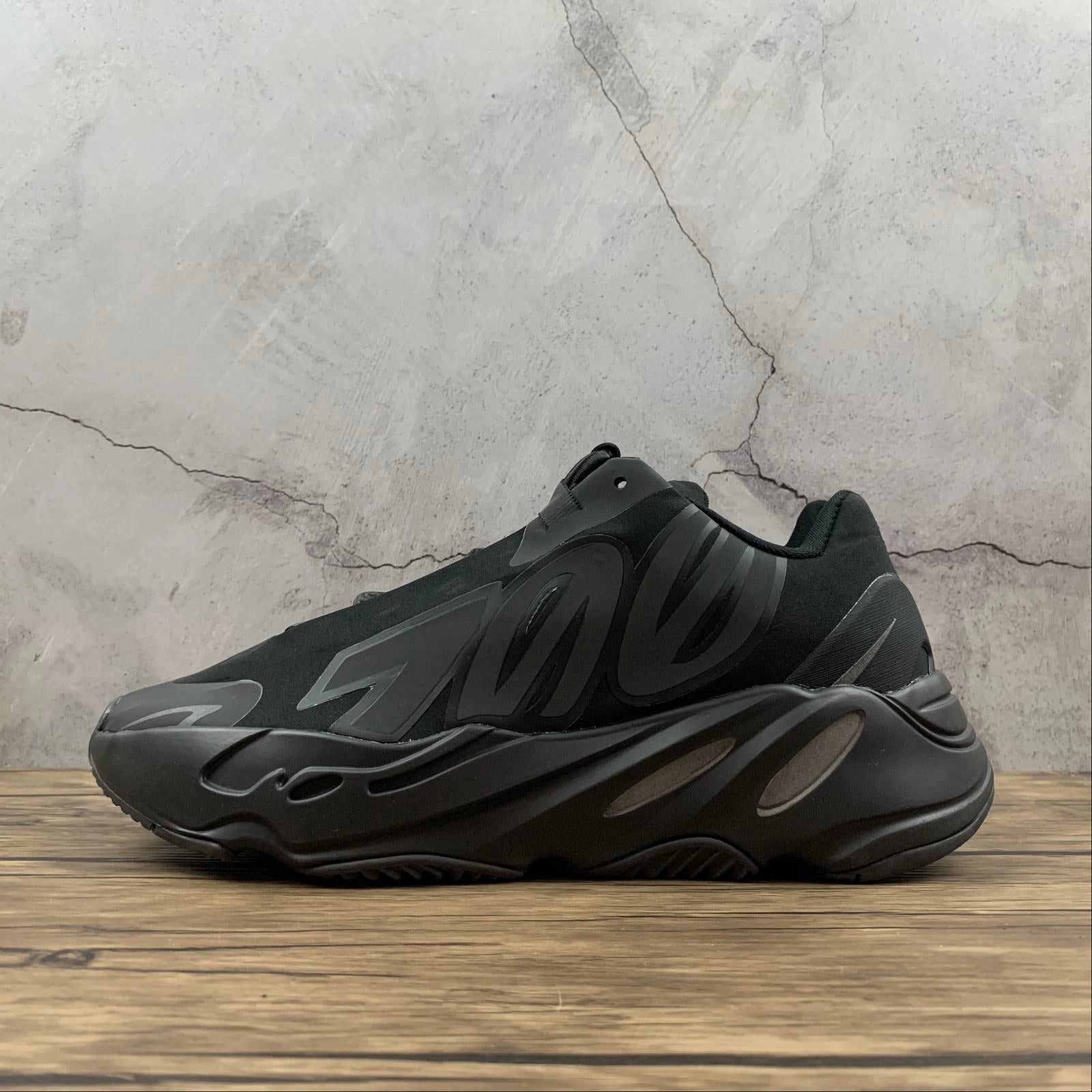 Adidas Yeezy Boost 700 MNVN Triple Black FV4440 balance - training