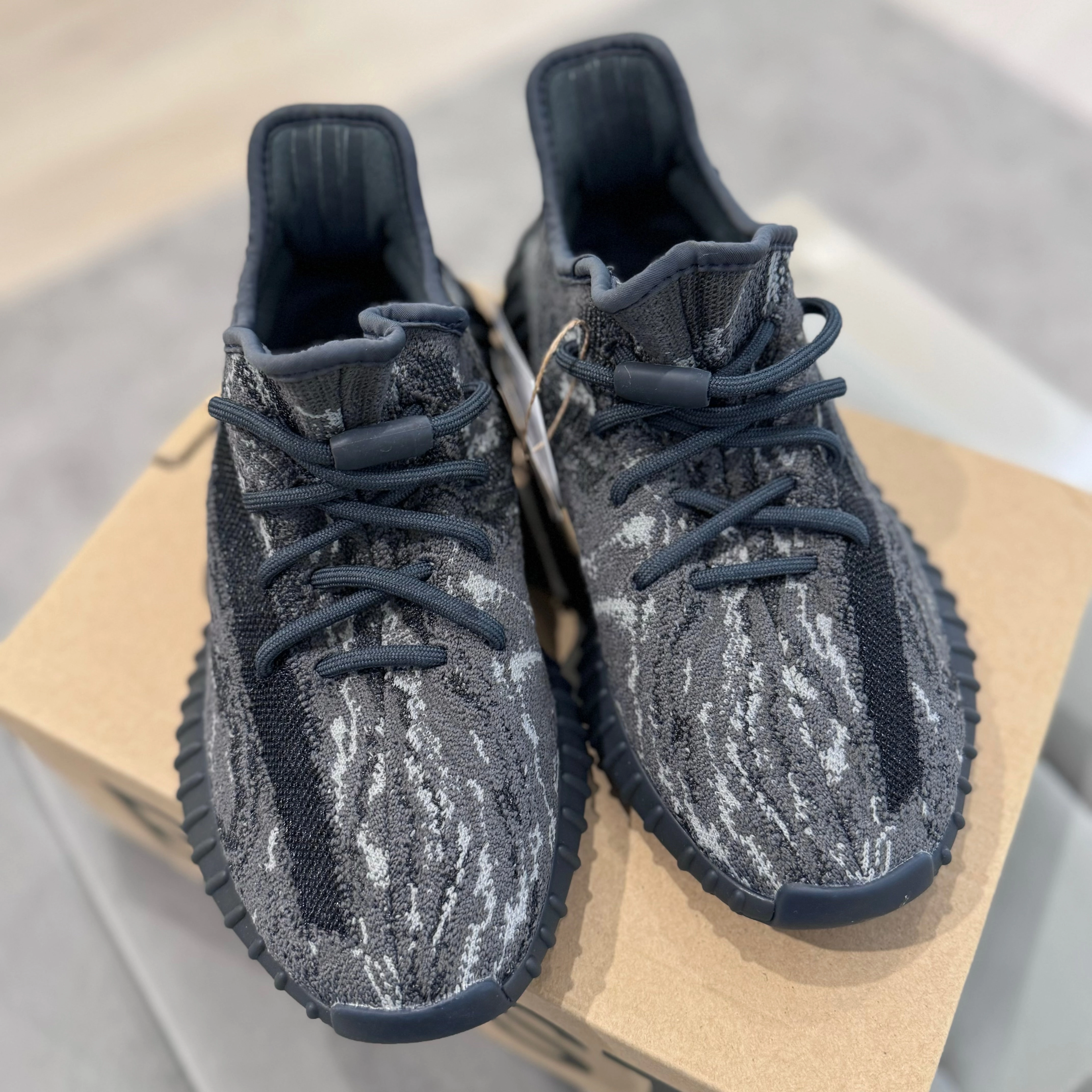 YEEZY 350 'MX DARK SALT?? Daily Flow