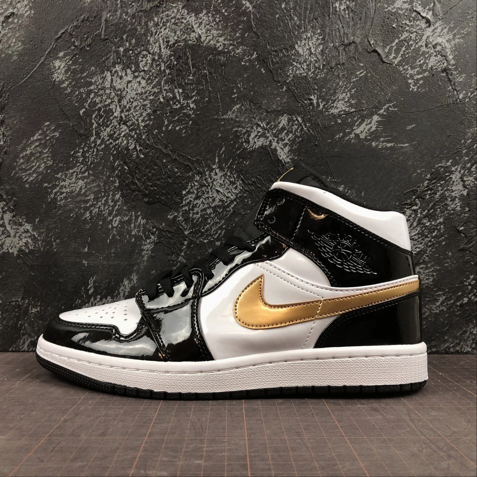 Everyday Function Precision Stitching Air Jordan 1 Mid Black White Gold