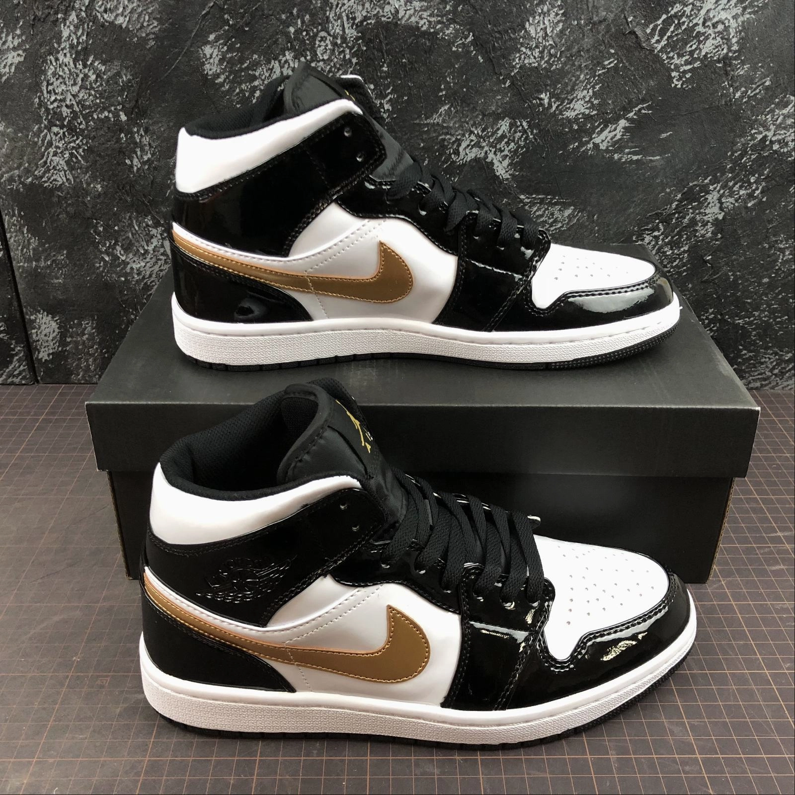 Compression Molded Midsoles Breathable frame Air Jordan 1 Mid Black White Gold