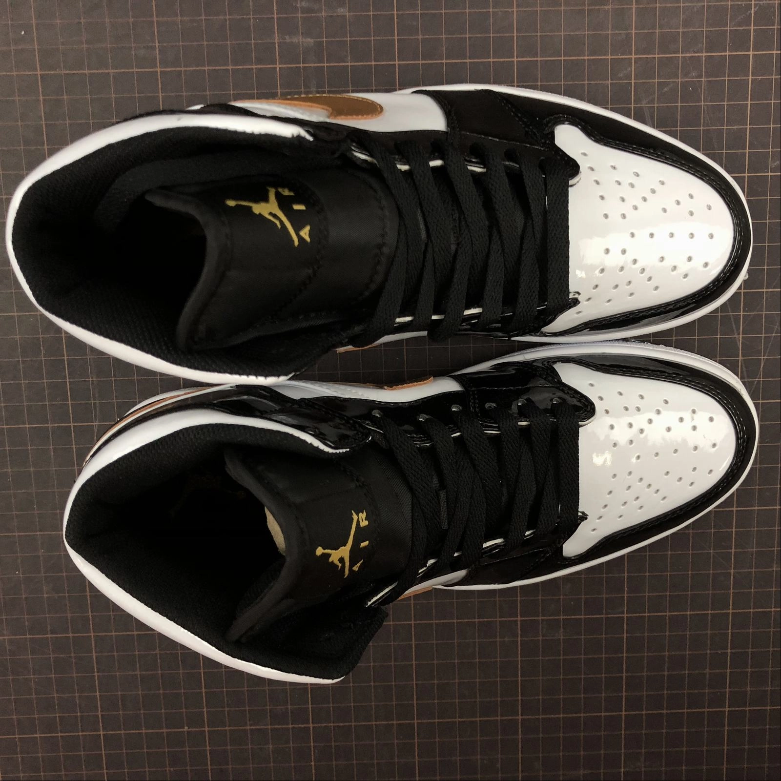 Air Jordan 1 Mid Black White Gold Slim performance Energy Boost