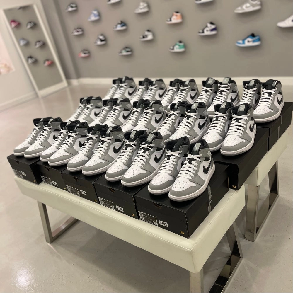 Action Fit JORDAN 1 MID 'SMOKE GREY ANTHRACITE'