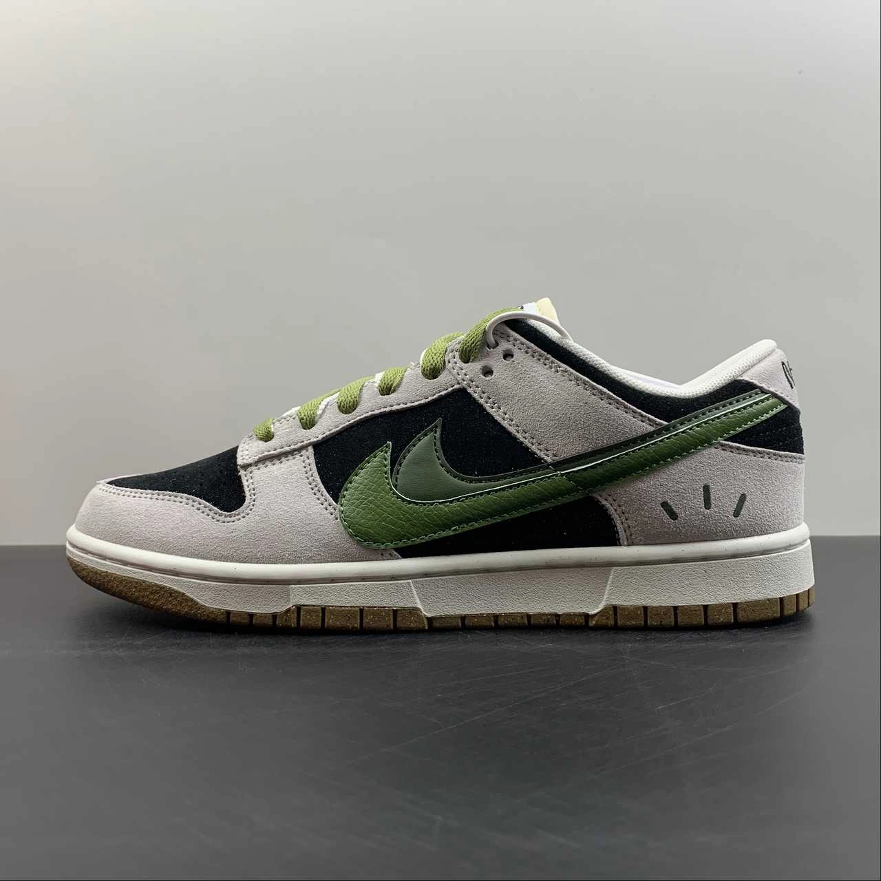 Elevated shock absorption SB Dunk Low 85 Black Light Grey Green DO9457-124