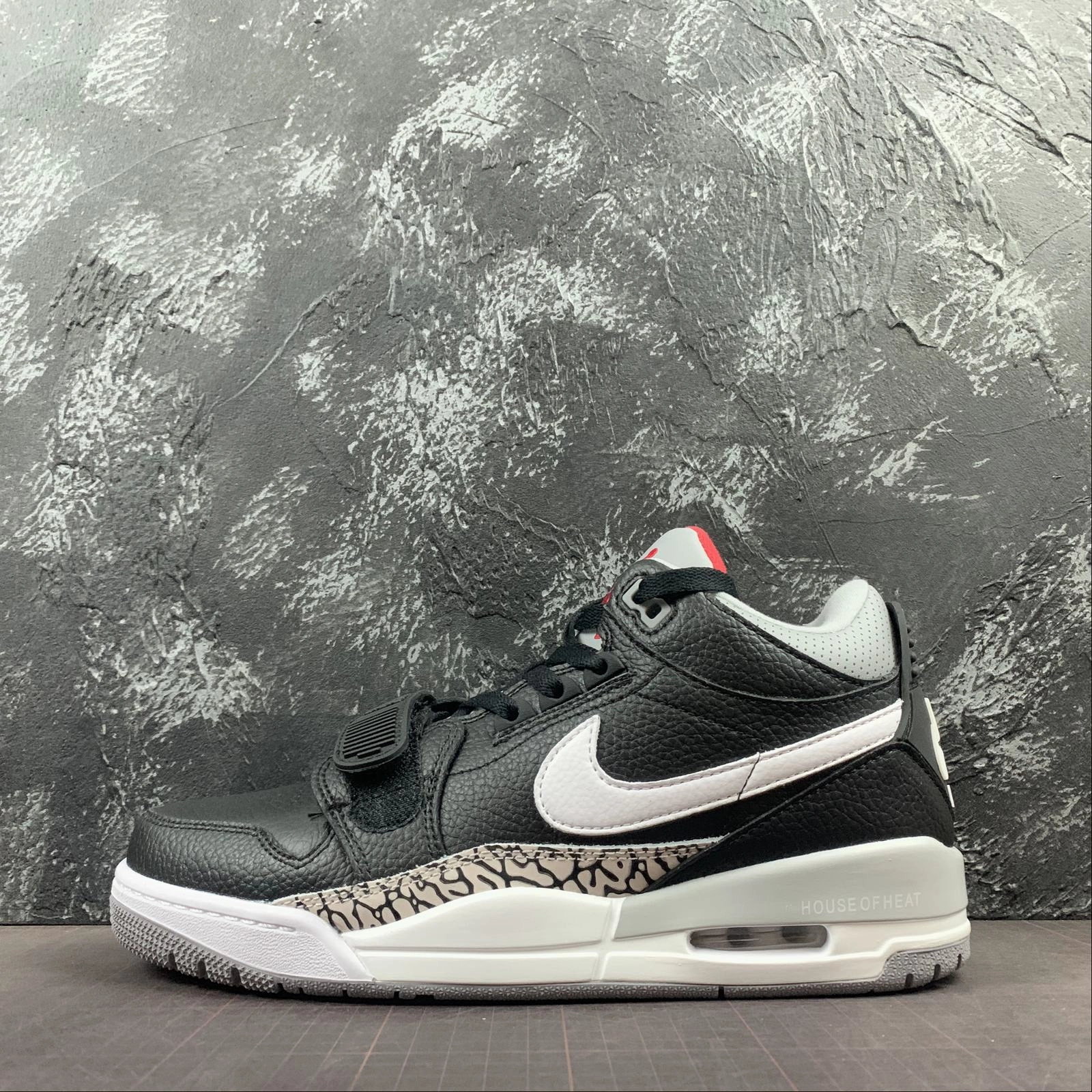 ShockResistant Grip Jump Air Jordan Legacy 312 Low Black White AV3928-001