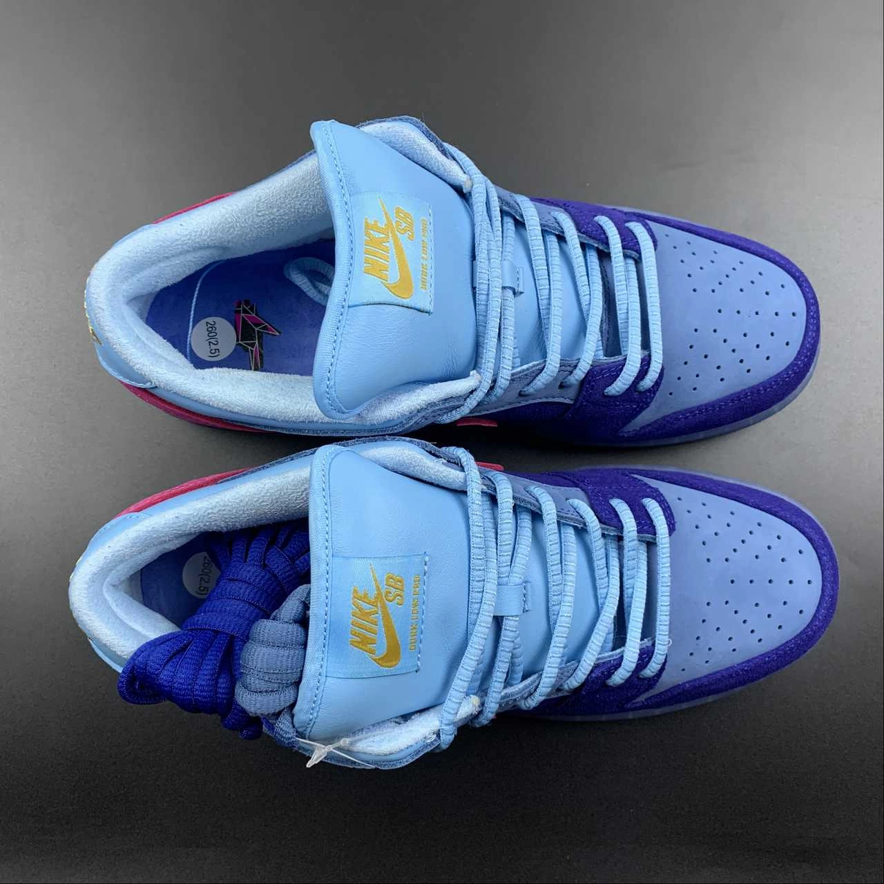 Flexibility Support SB Dunk Low Run The Jewels Deep Royal Blue Active Pink Blue Chill DO9404-400