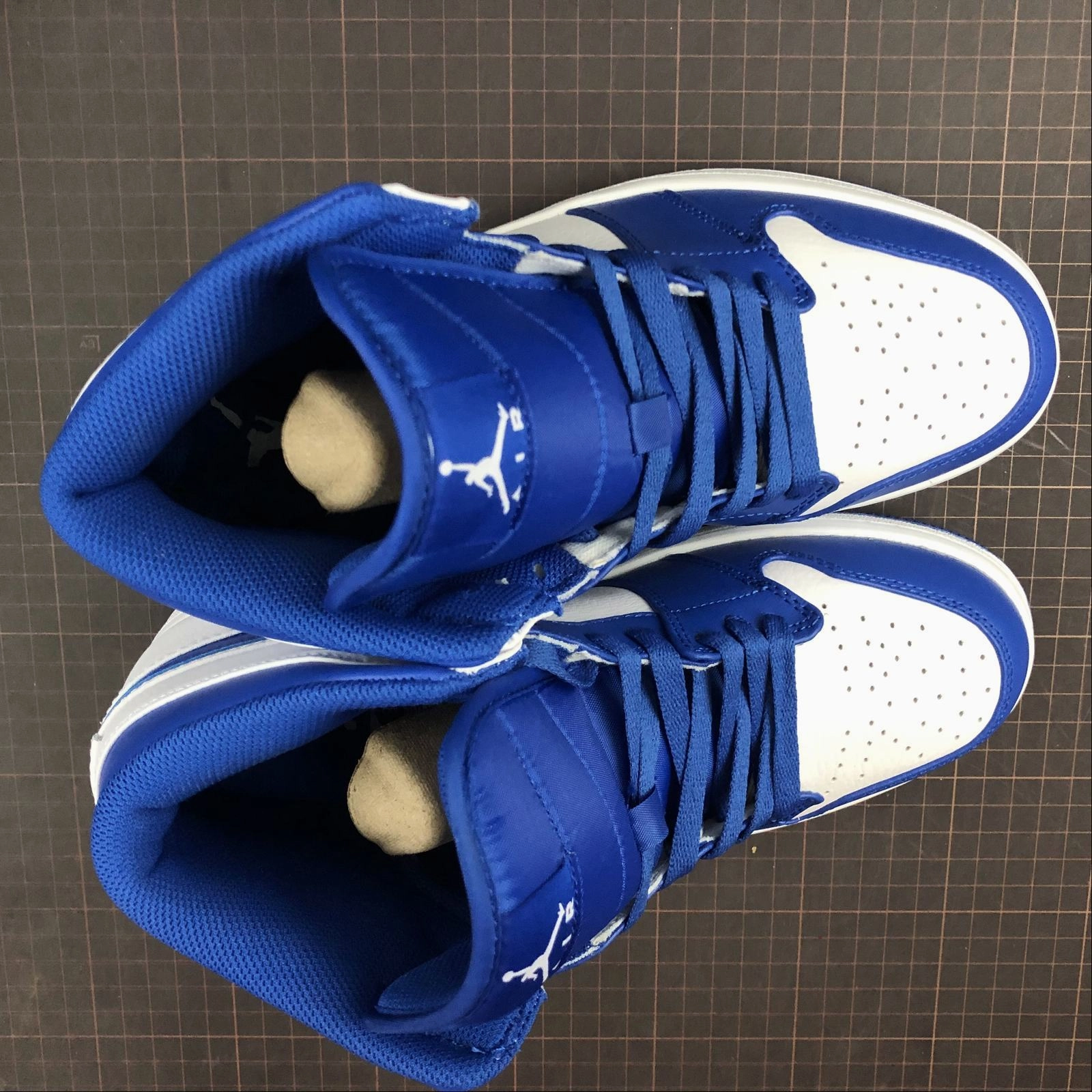 Ultra Responsive Foam Torsion Stability System Air Jordan 1 Mid White Hyper Royal-White 554724-114