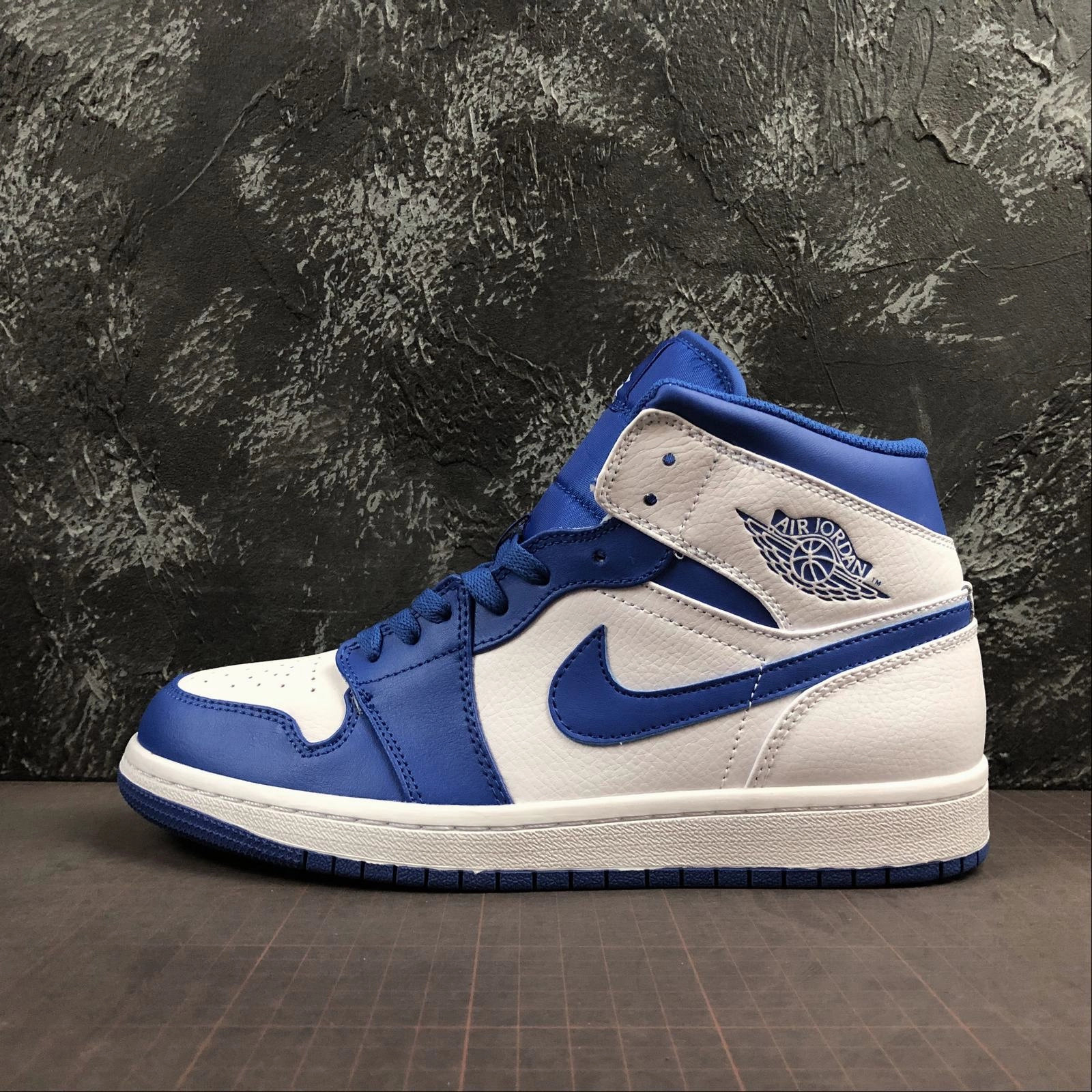 Stretch Gusset Outdoor Active Air Jordan 1 Mid White Hyper Royal-White 554724-114