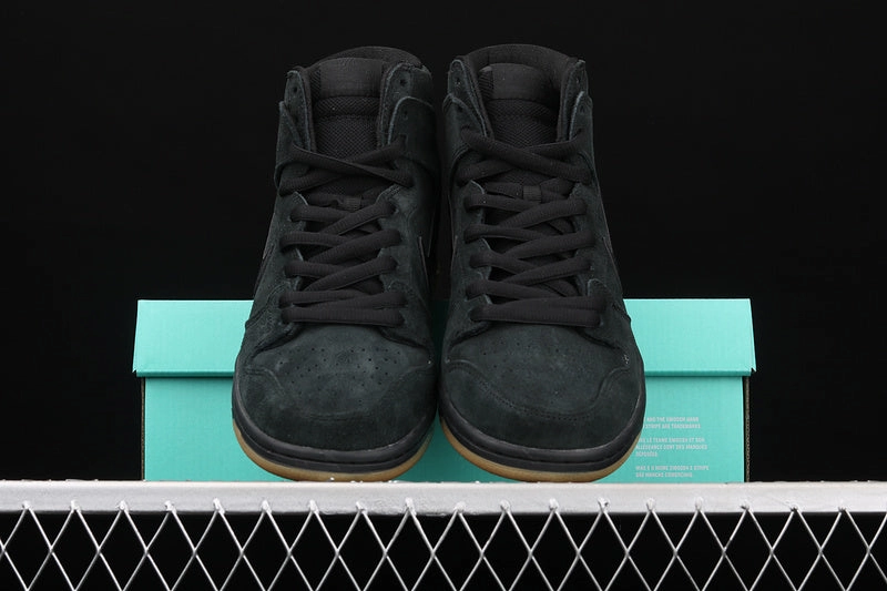 Dunk High Pro SB Black Black-Gum Light Brown 305050-029 Natural Stride
