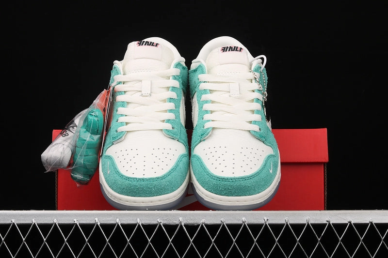Kasina x SB Dunk Low Road Sign Neptune Green CZ6501-101 Neutral Cushioning Profile
