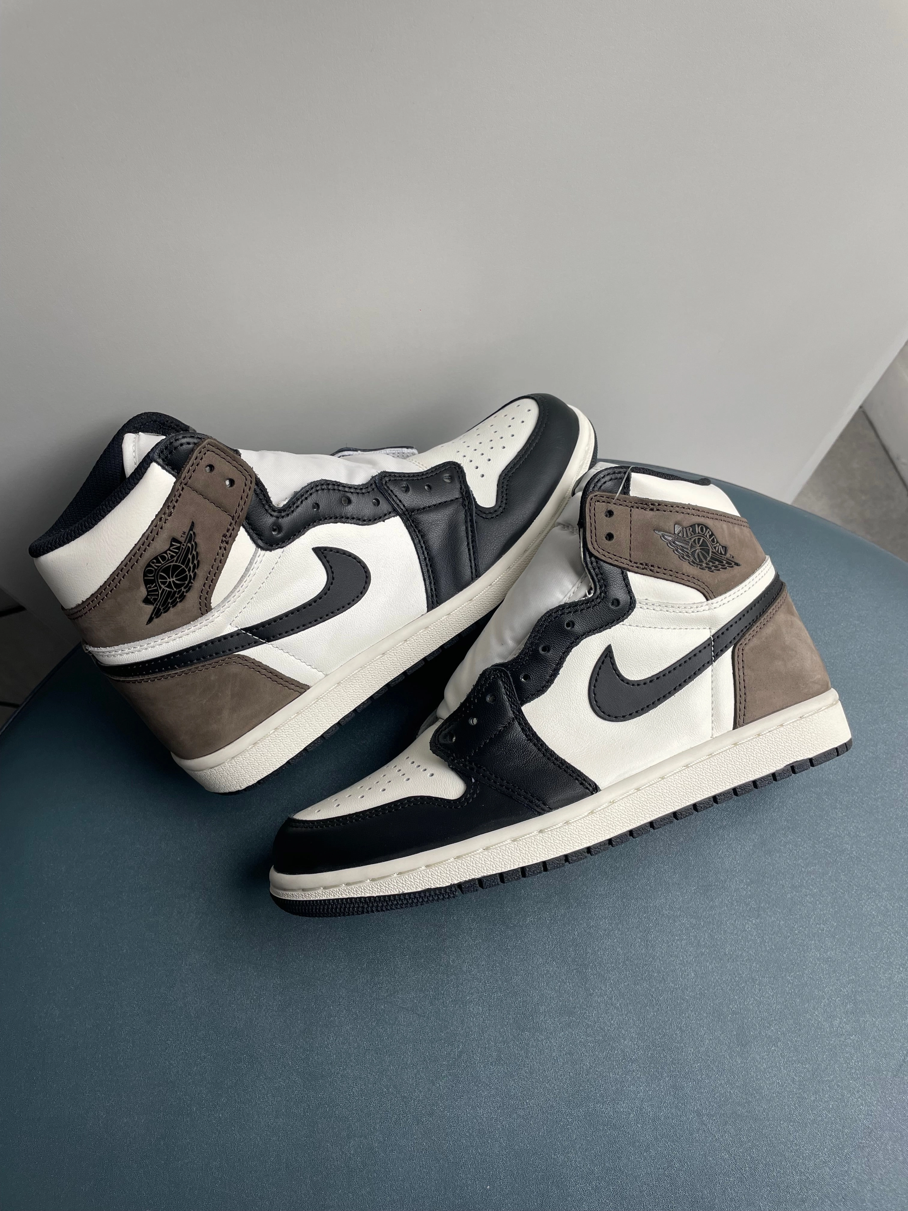 Nike Air Jordan 1 High Dark Mocha Elegant Piece Anti Fatigue Footbed