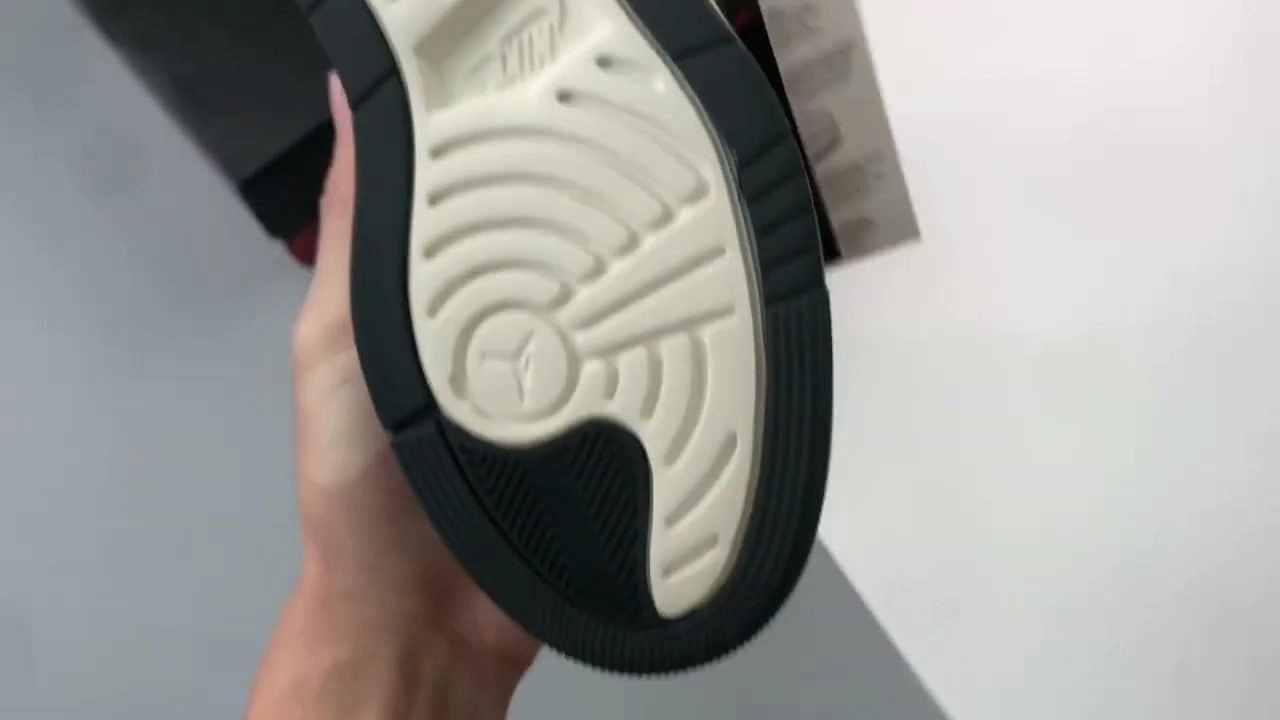 Air Jordan 1 Elevate Low SE Anthracite Light Bone Sail Gold Dust DV1494-001 Seamless Technology