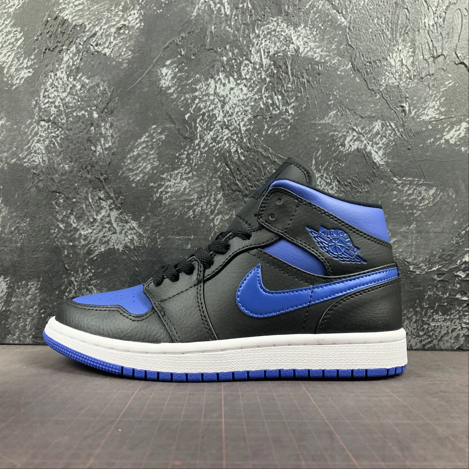 Air Jordan 1 Mid Black Blue White Velcro Strap Fresh flexibility