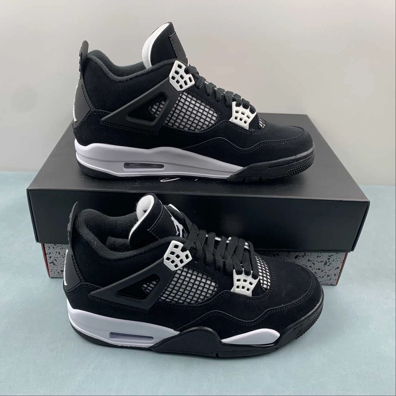 Back Pull Chill Vibe Air Jordan 4 Retro White Thunder Black FQ8138-001