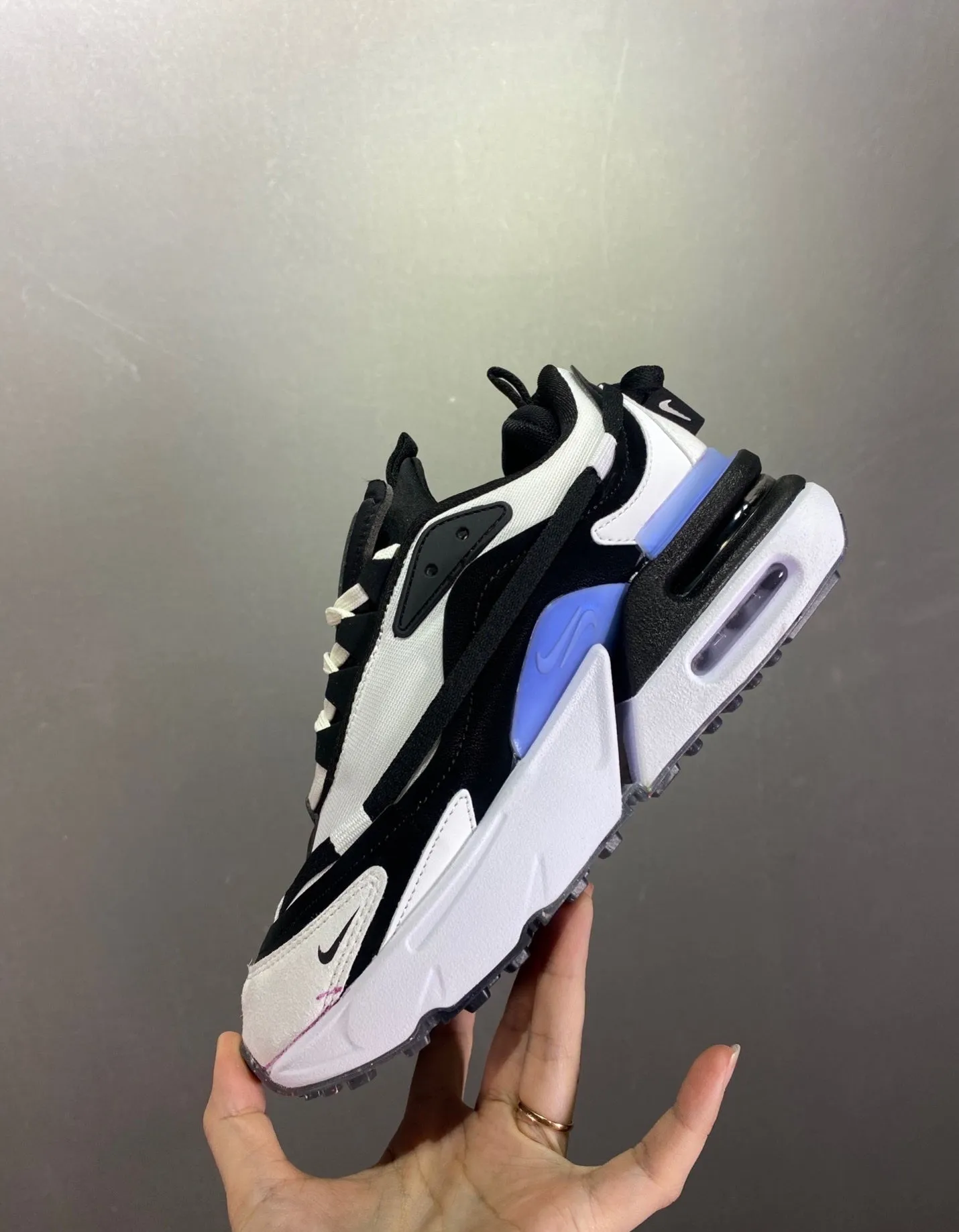 running for a connection with nature Air Max Furyosa Black Summit White Black DH0531-002