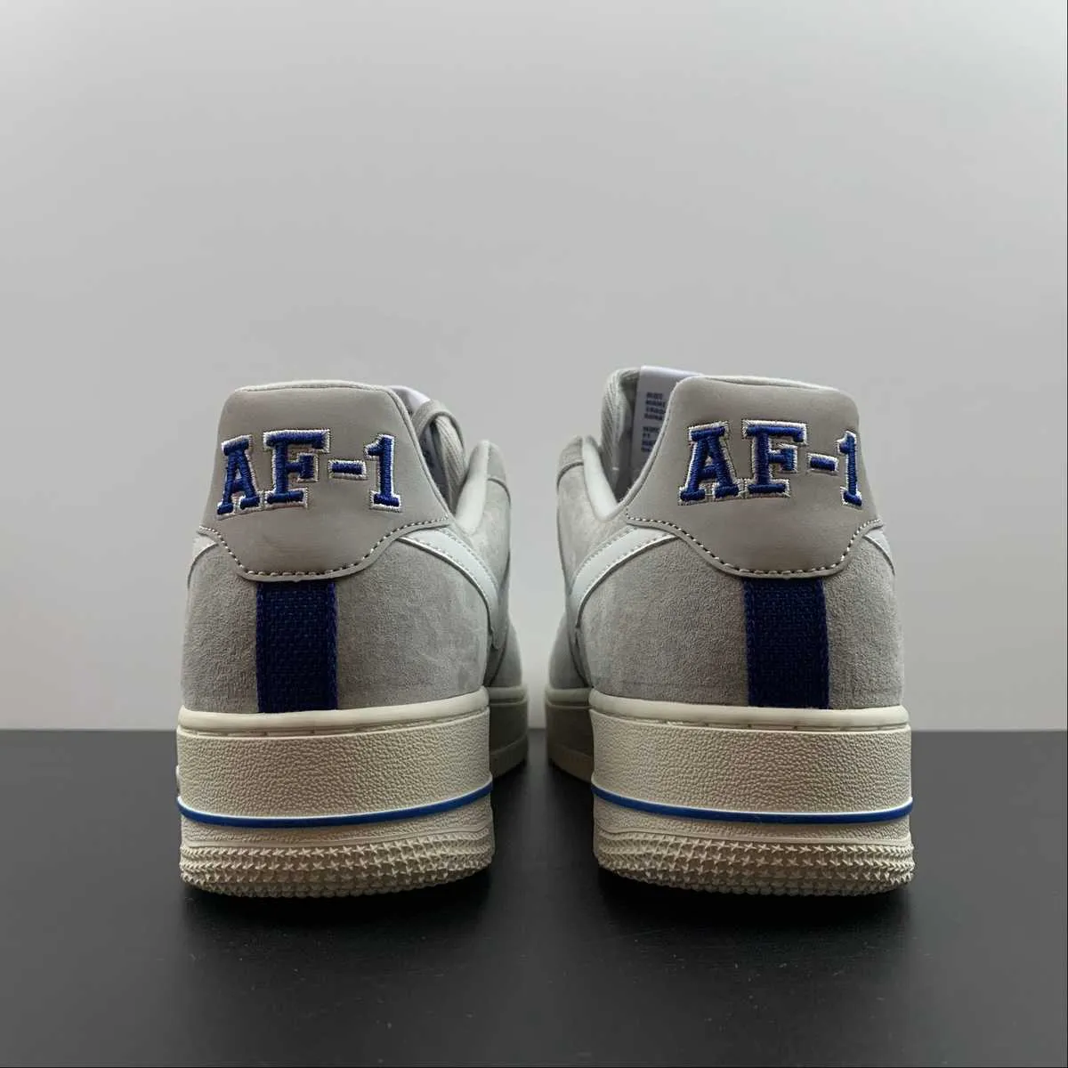 Vine Path Air Force 1 07 Low Athletic Club Light Smoke Grey White Sail Hyper Royal DH7435-001