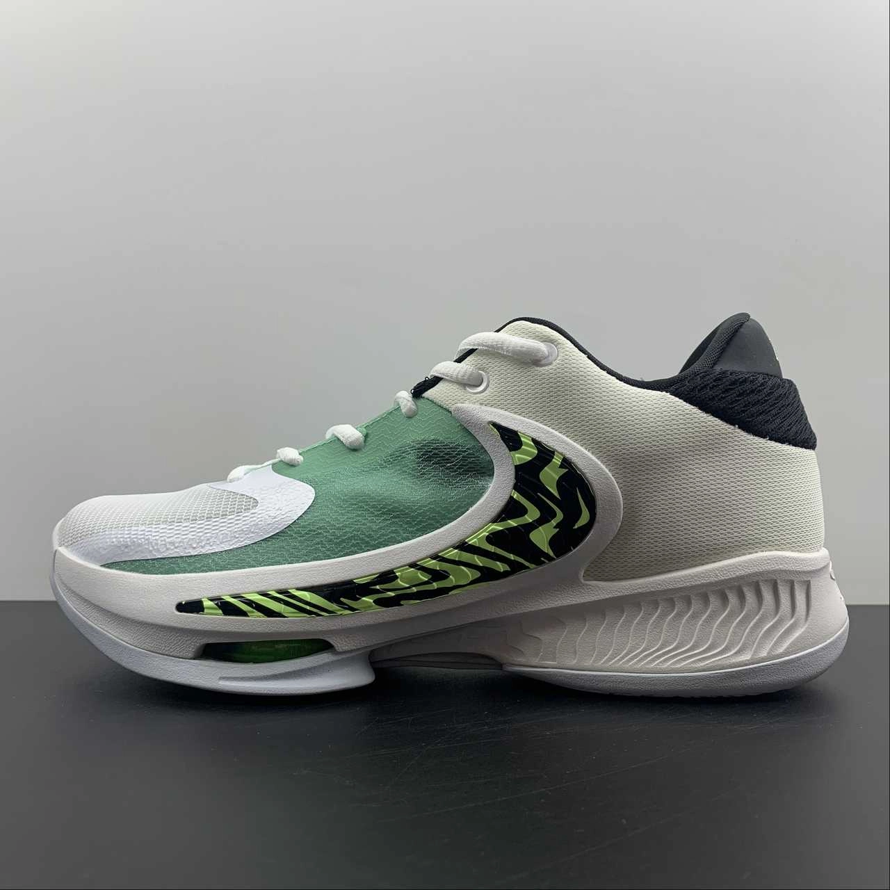 Heat retaining running use Zoom Freak 4 EP White Grass Green DJ6149-100