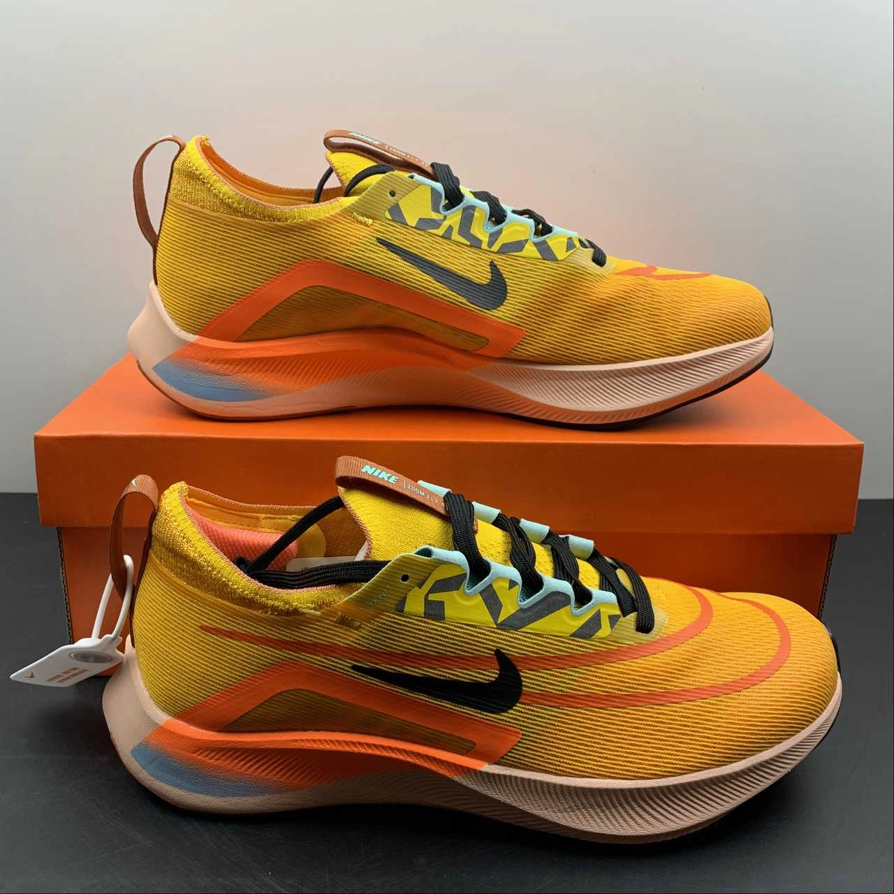 Zoom Fly 4 University Gold Black-Amarillo DO2421-739 Everyday Fit Versatile Sole