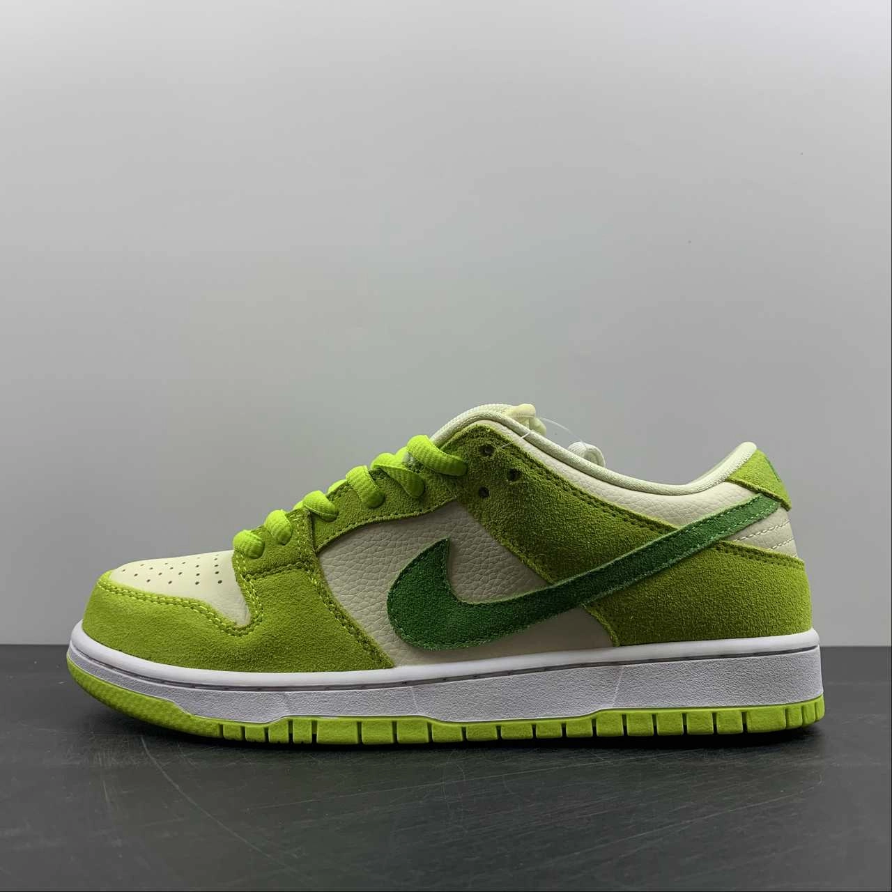 SB Dunk Low Pro Atomic Green Chlorophyl Ergonomic Heel Counter