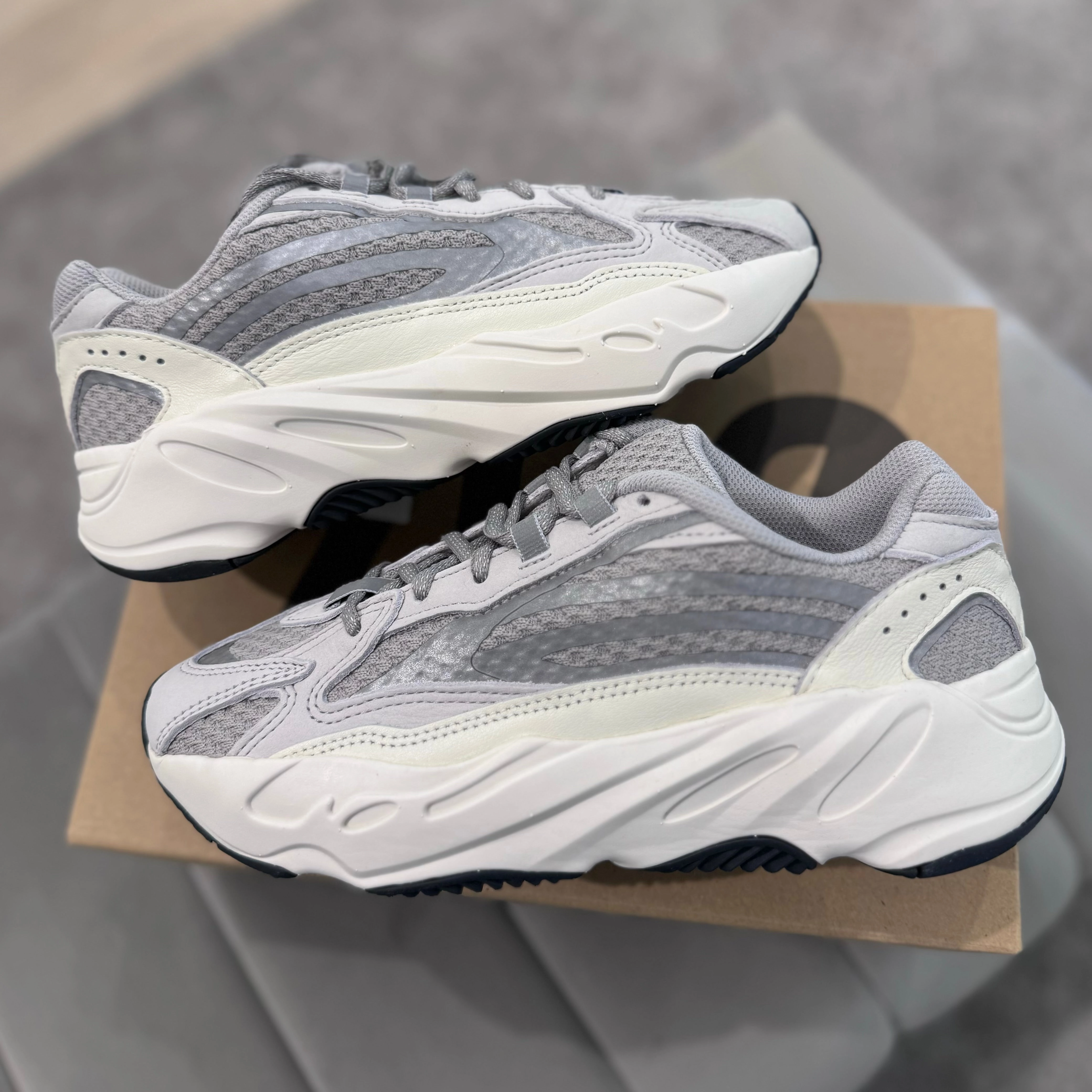 YEEZY 700 V2 'STATIC' work commute Gym Commute