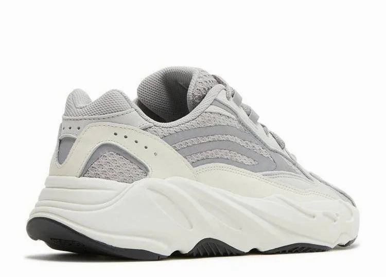Functional Look Maximum Support Yeezy 700 V2 Static