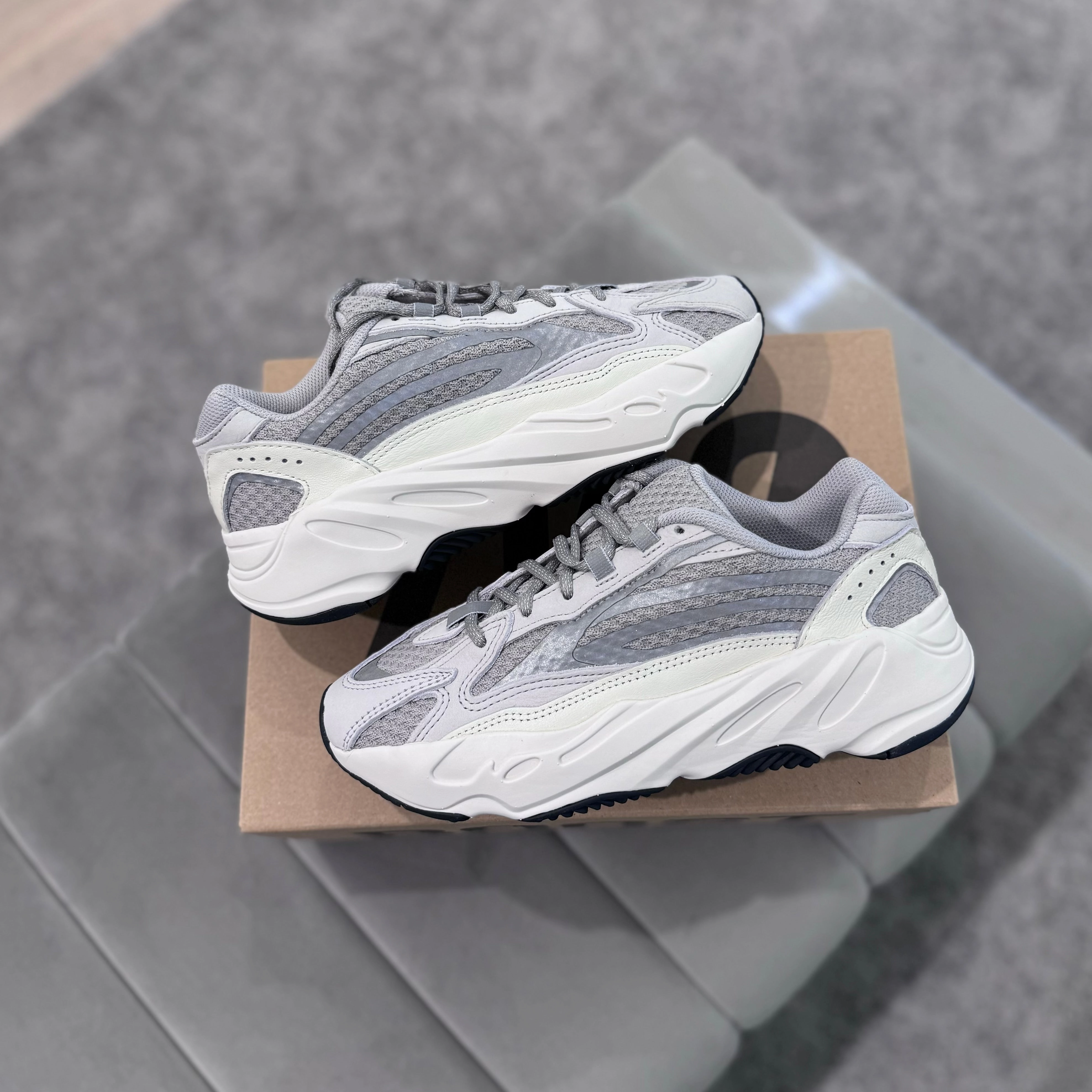 Contoured Footbed Geometry Foam Lining YEEZY 700 V2 'STATIC'