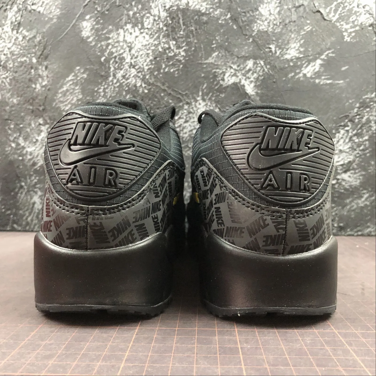 comfort - conscious shoes Air Max 90 Essential Yellow Black BQ4685-001