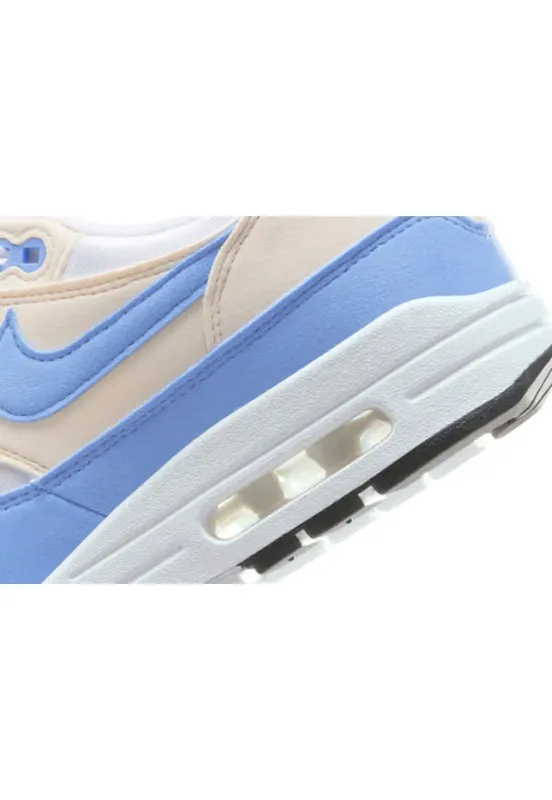 traction - enhanced sole shoes Nike Air Max 1 Royal Pulse