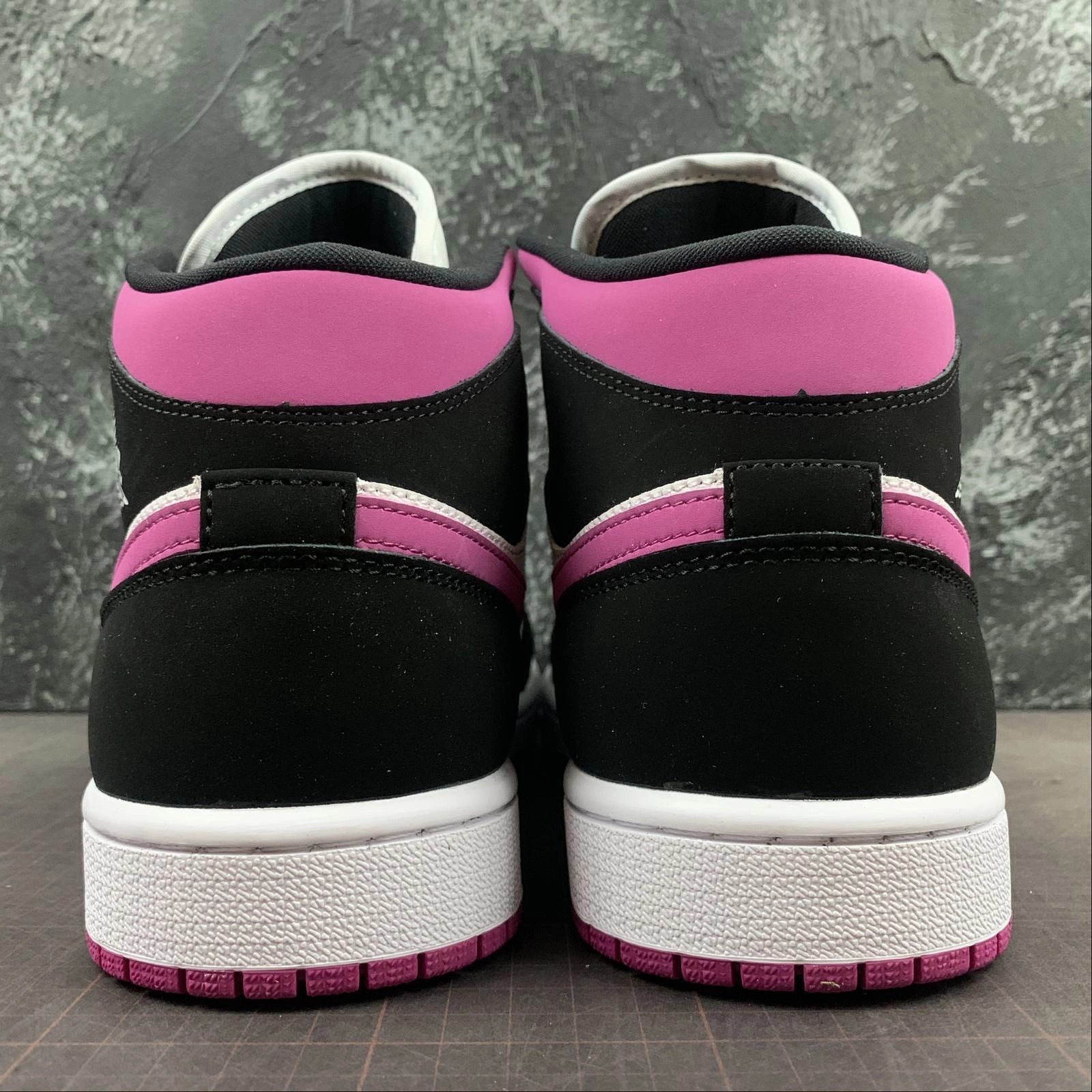 Clean Shape Air Jordan 1 Mid Rose Red Toe BQ6472-005