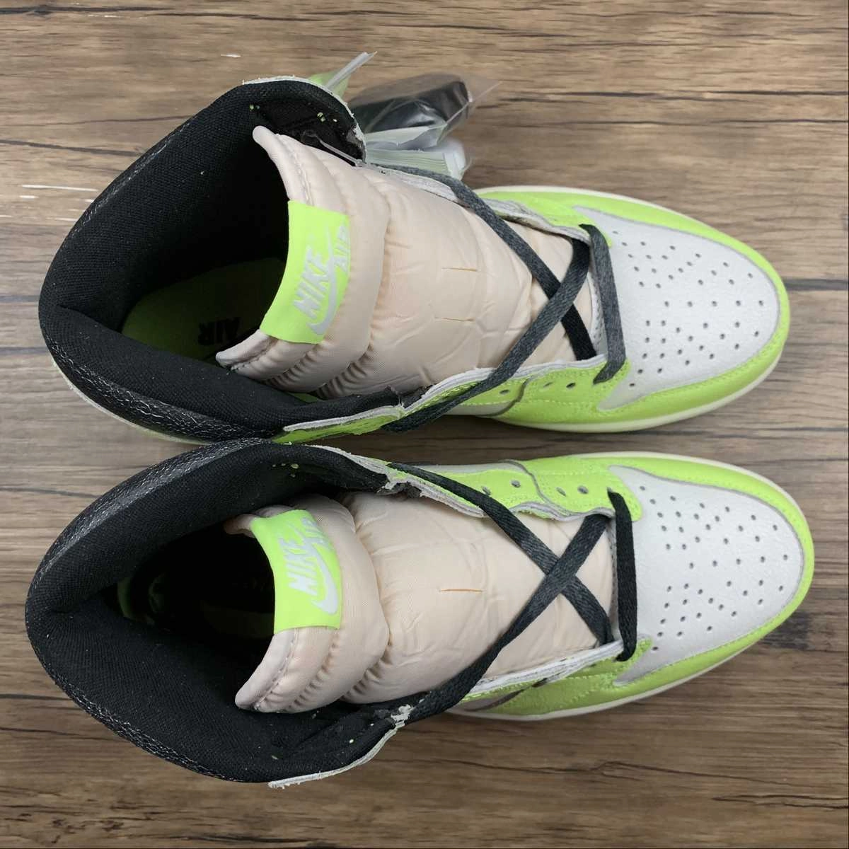 Air Jordan 1 Retro High OG Volt Black-White (2021) 555088-702 Running Friendly