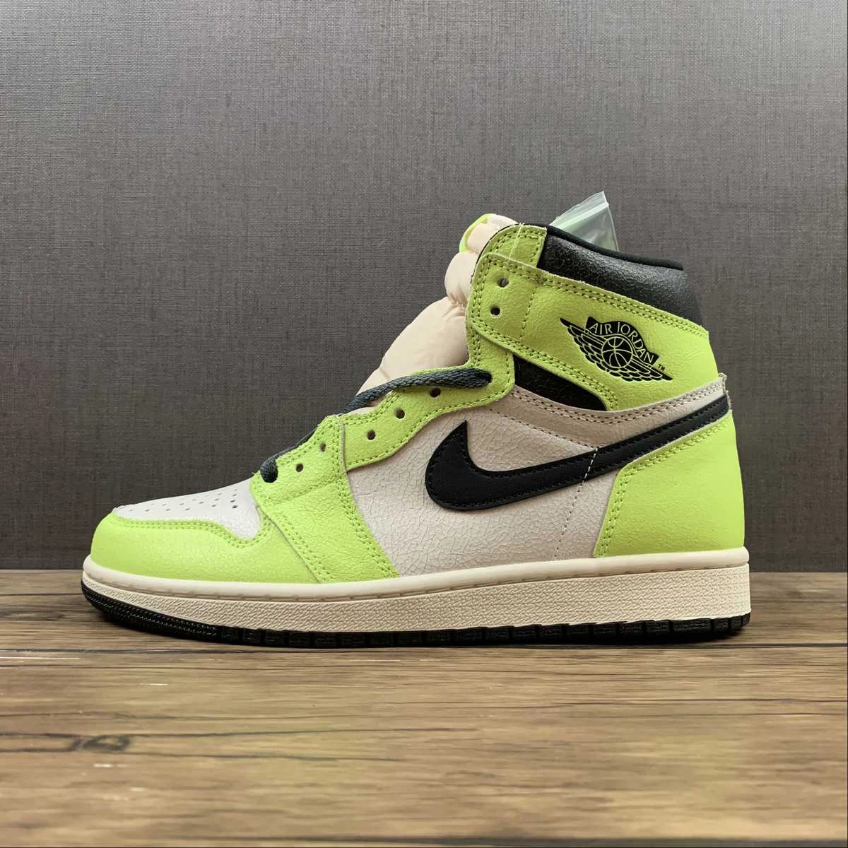 Anti Odor Treatment Air Jordan 1 Retro High OG Volt Black-White (2021) 555088-702