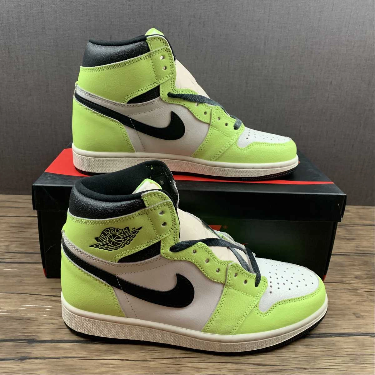 Air Jordan 1 Retro High OG Volt Black-White (2021) 555088-702 Elastic Lace Closure Aerobic Grip