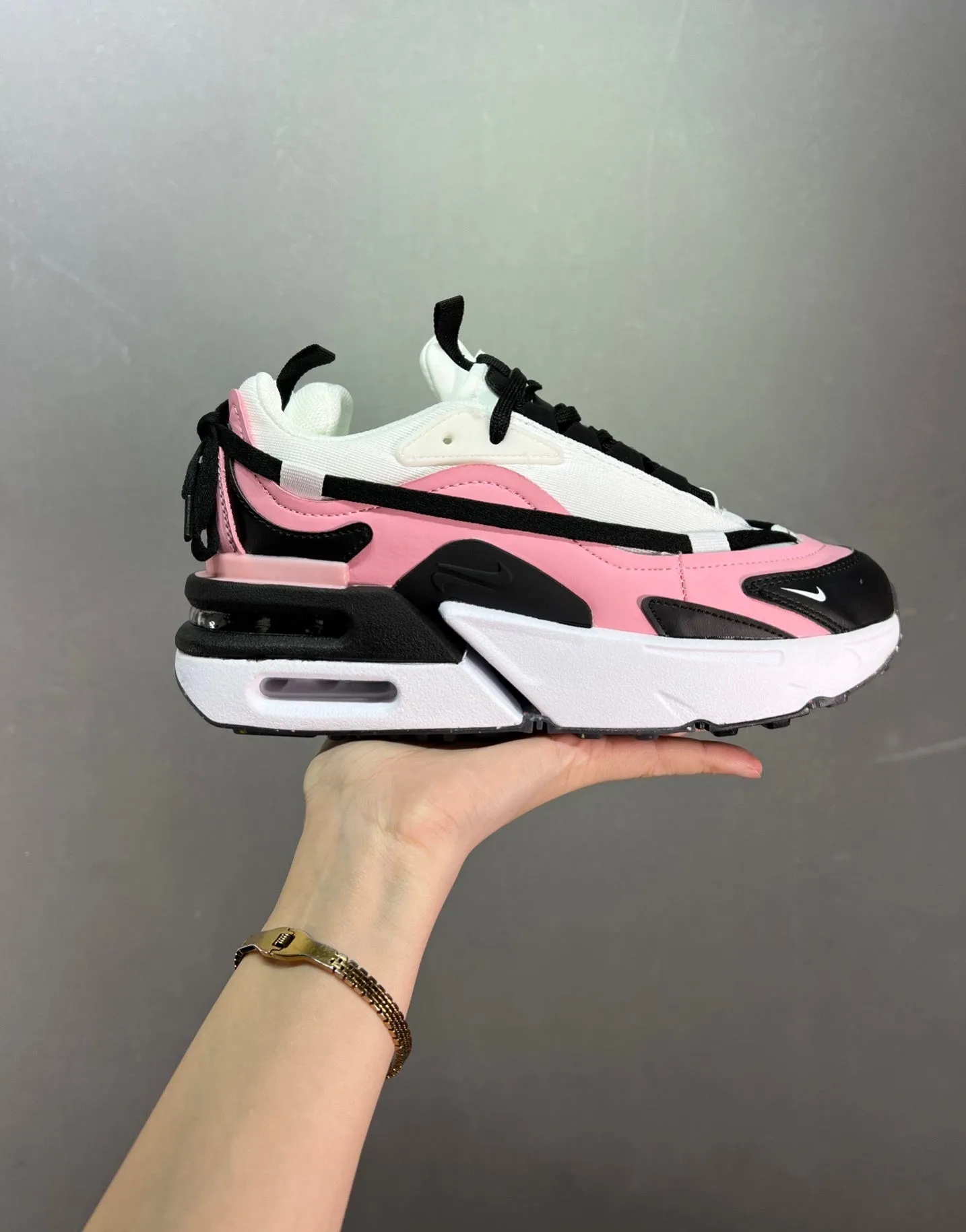 concrete - running shoes perforated upper running shoes Air Max Furyosa Pink Black White DH0531-002